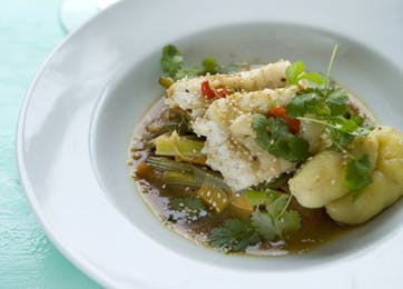 Asiatisk fiskefad med gulerod, selleri og kartofler