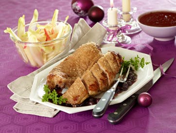 And og jul går hånd i hånd, men det kan være dejligt et anderledes tag på den klassiske julemad. Prøv en blåbærsauce til din andebryststeg frem for den klassiske brune sauce.