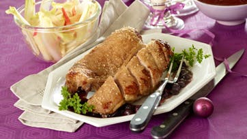 And og jul går hånd i hånd, men det kan være dejligt et anderledes tag på den klassiske julemad. Prøv en blåbærsauce til din andebryststeg frem for den klassiske brune sauce.