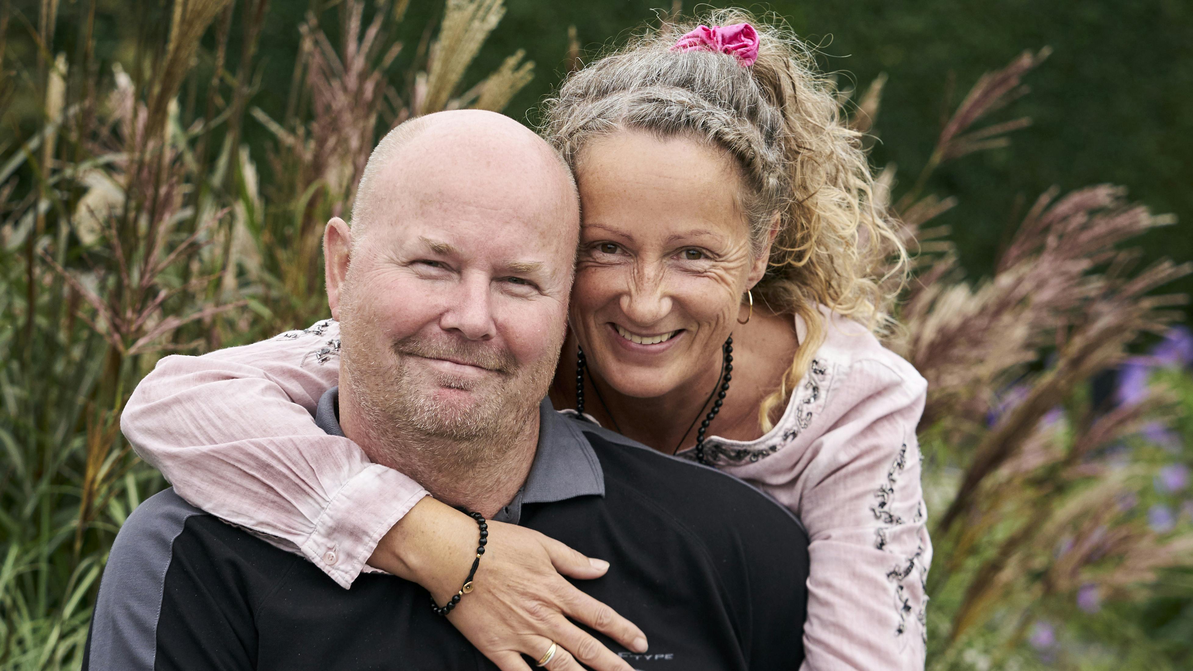 Kurt blev lam fra brystet og ned i en paraglider-ulykke, men han og hustruen Tina lever fortsat deres drømme ud.