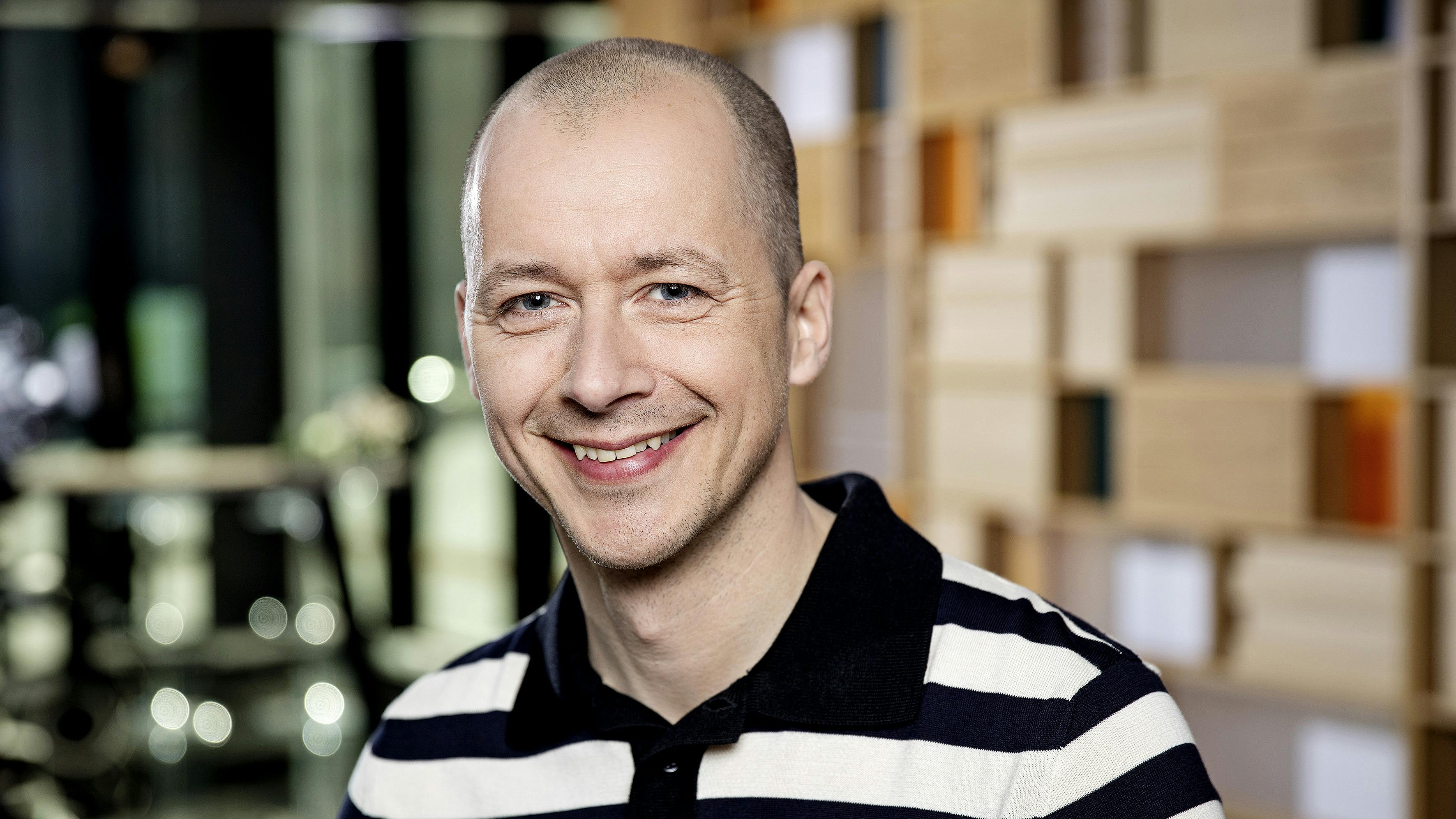 Mark Stokholm er vært på programmet "Mig og klassen".