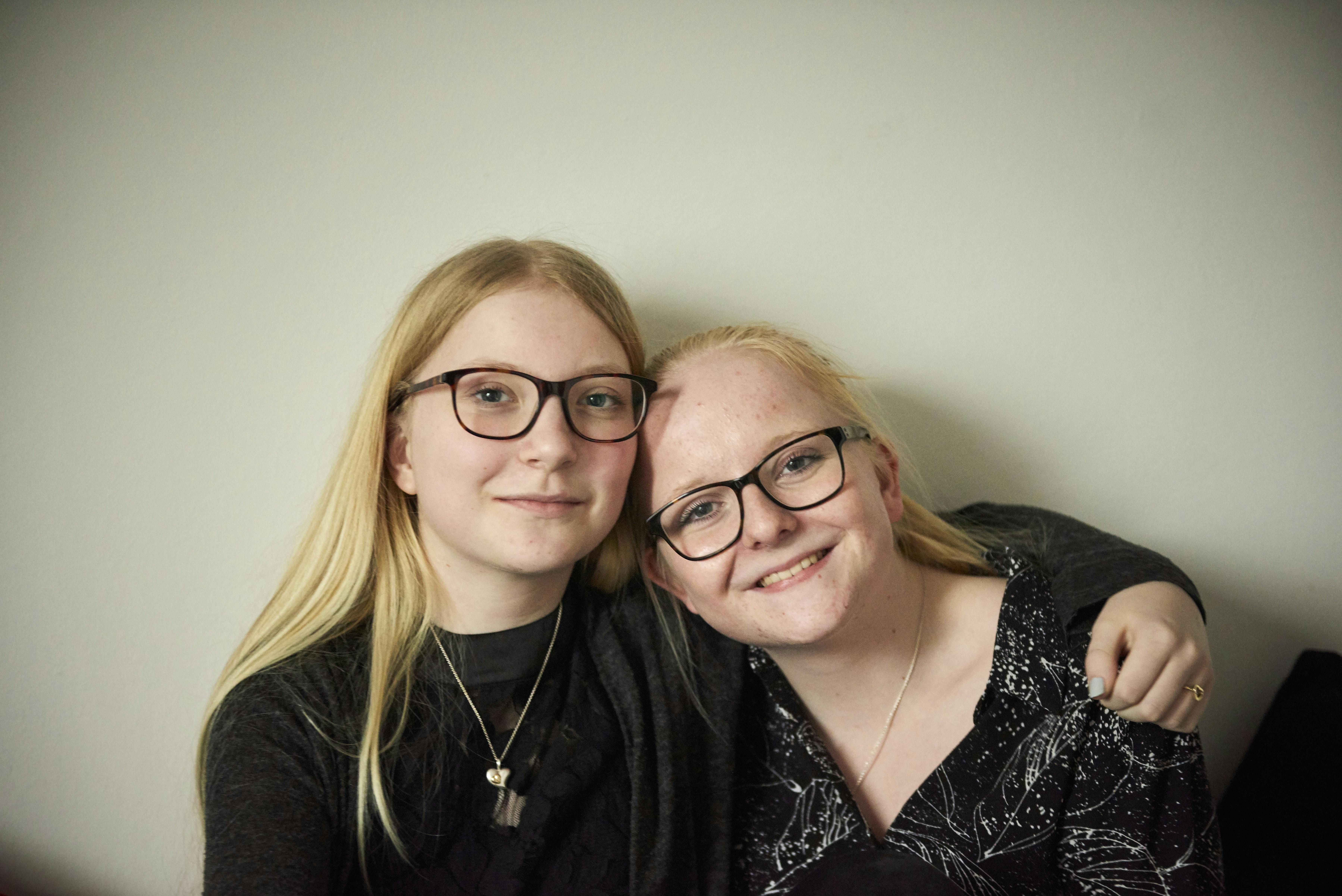 Rebecca og Victoria er begge født med hjertefejl