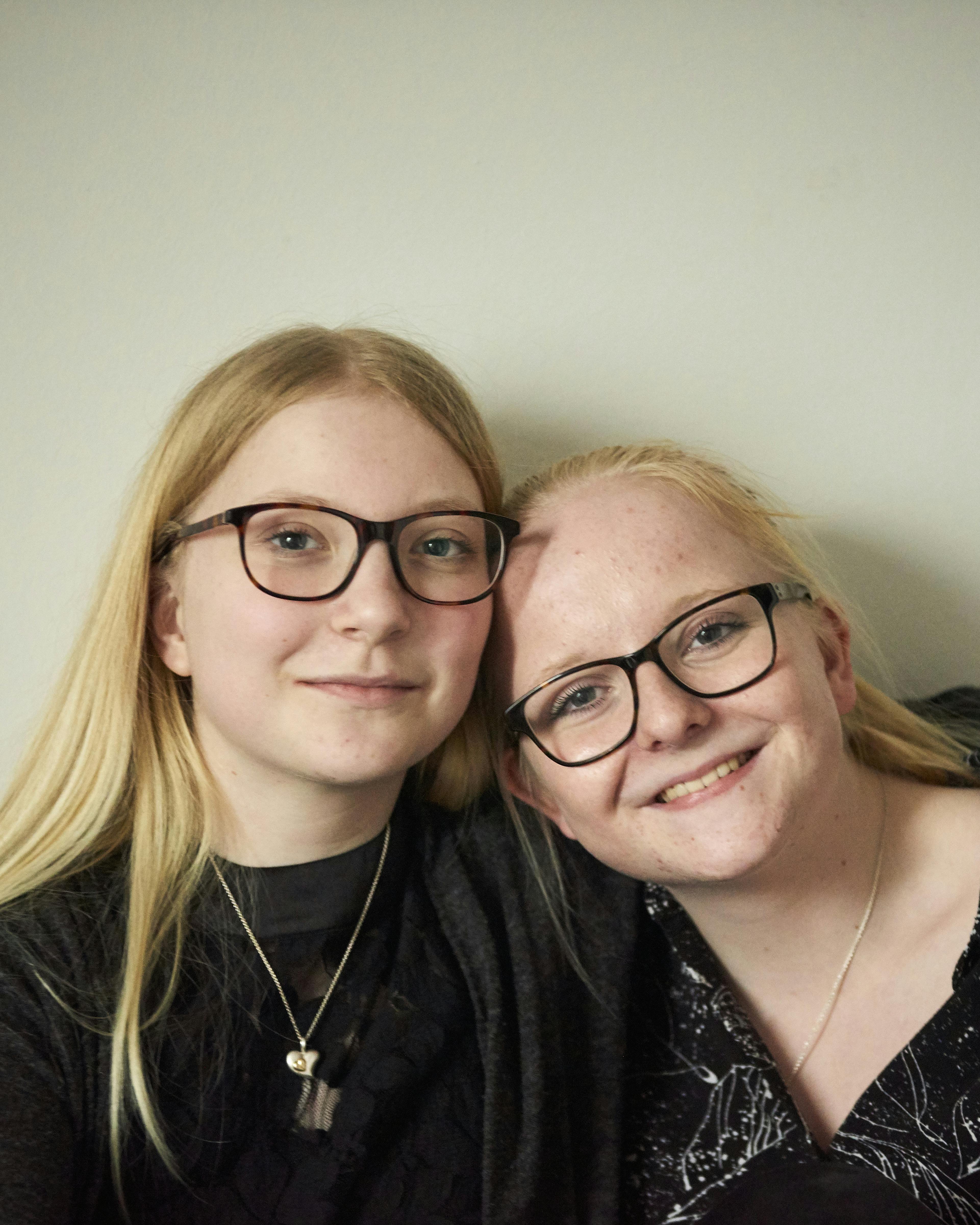 Rebecca og Victoria er begge født med hjertefejl