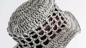 Hækleopskrift: Sommerhat i filethækling