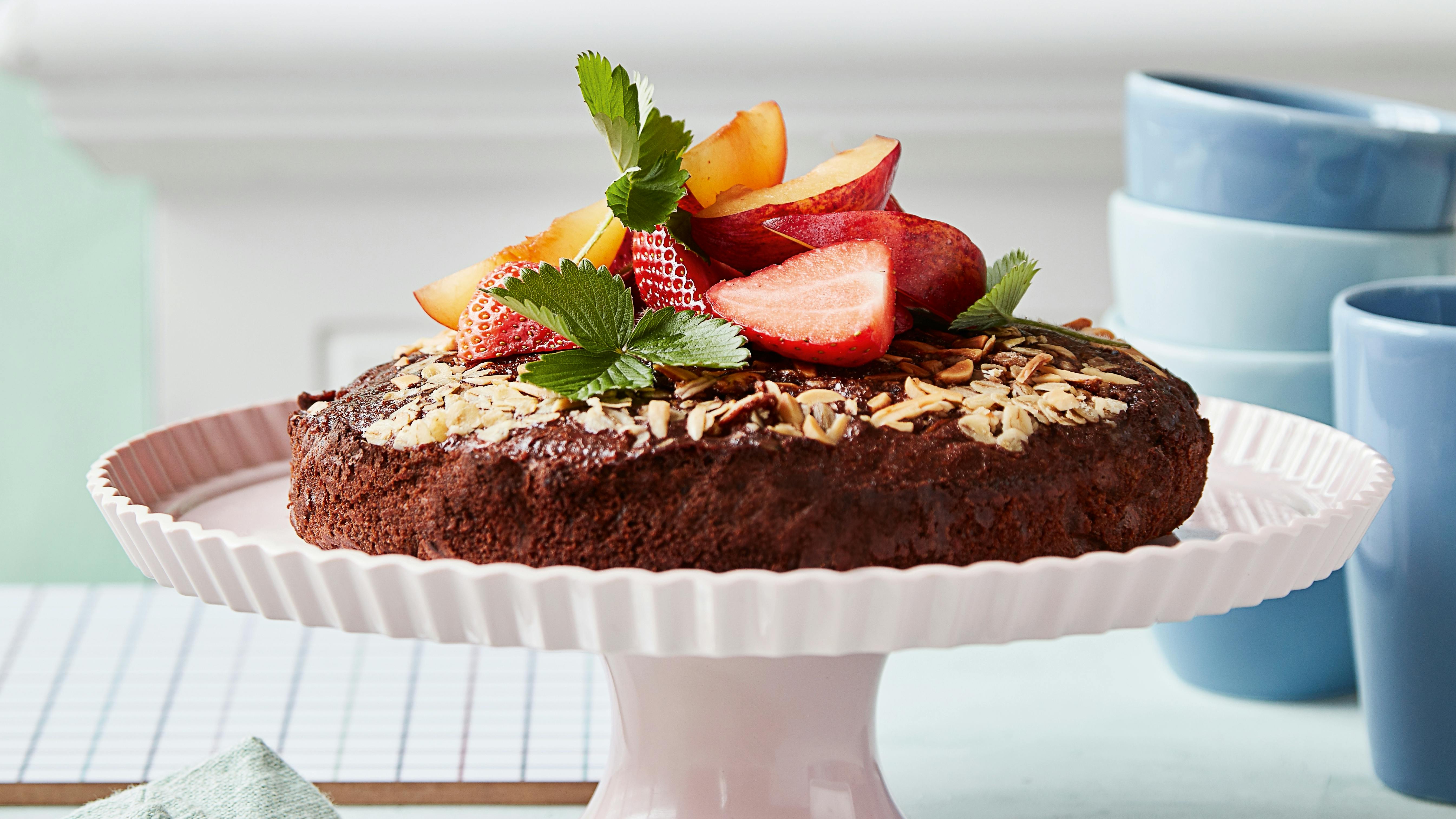 Chokoladekage med kerner, frø og peanuts