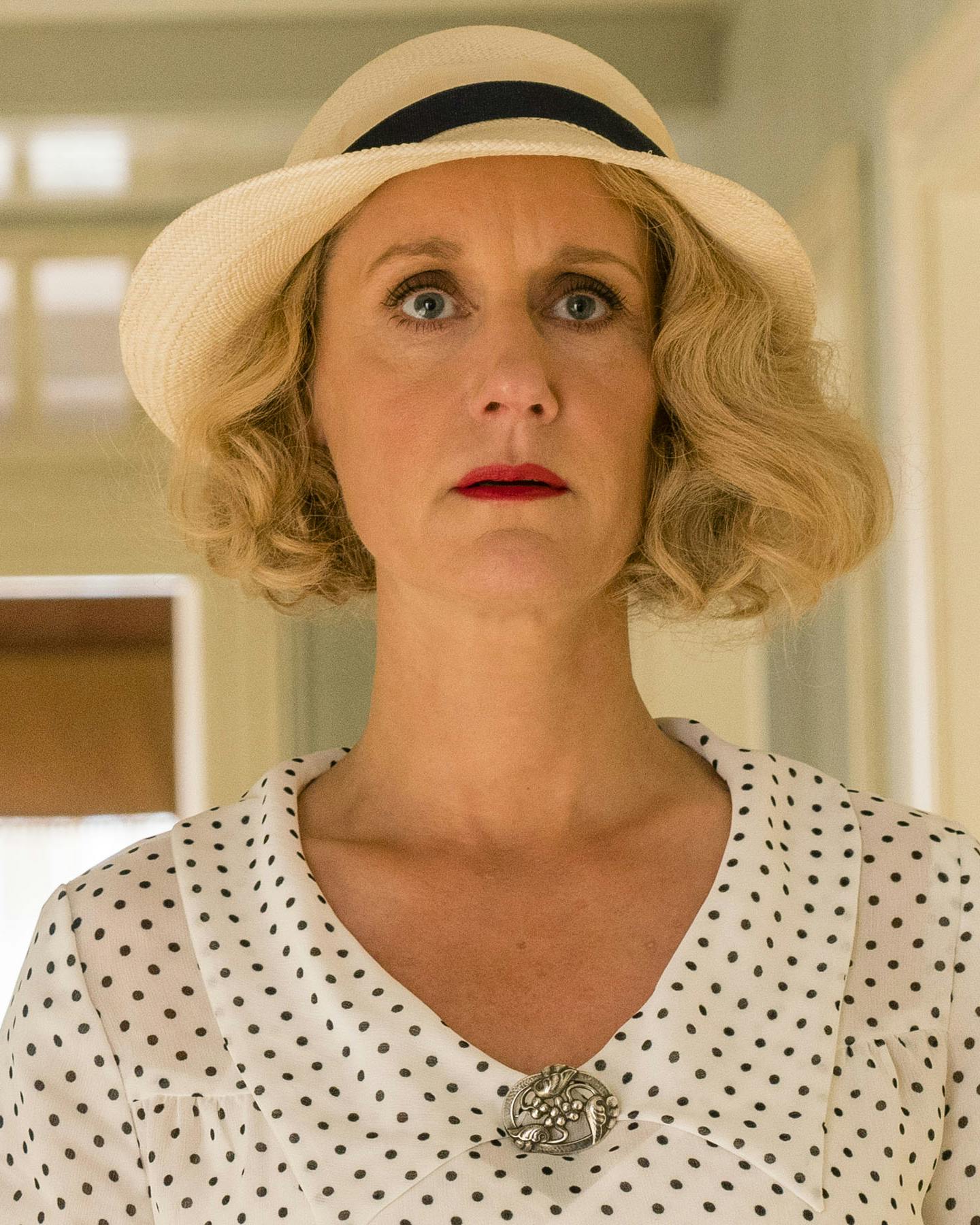 Anette Støvelbæk spiller Fru Frigh i Badehotellet