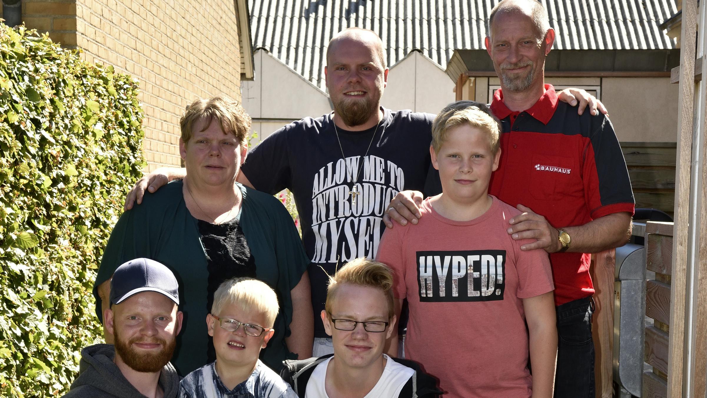 Tiden efter en hjerneskade er hård for hele familien. Her er familien Hansen ni år efter Martins hjerneskade.