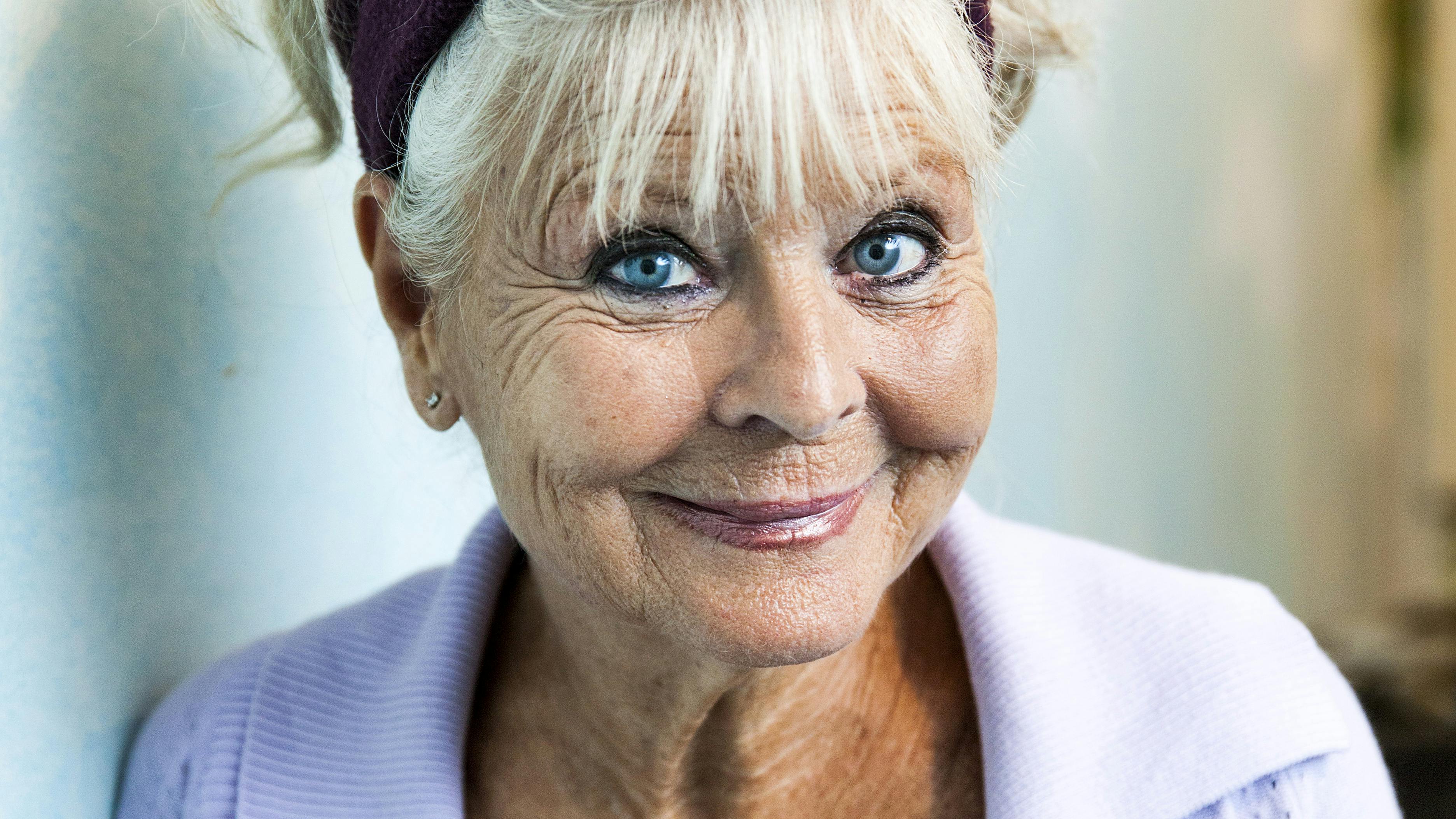 Lone Hertz er tilbage i "Frøken Nitouche". I Folketeatrets og Kasper Wiltons opsætning af den søde, musikalske farce, der blev en milepæl i hendes karriere, spiller hun nu rollen som priorinden.