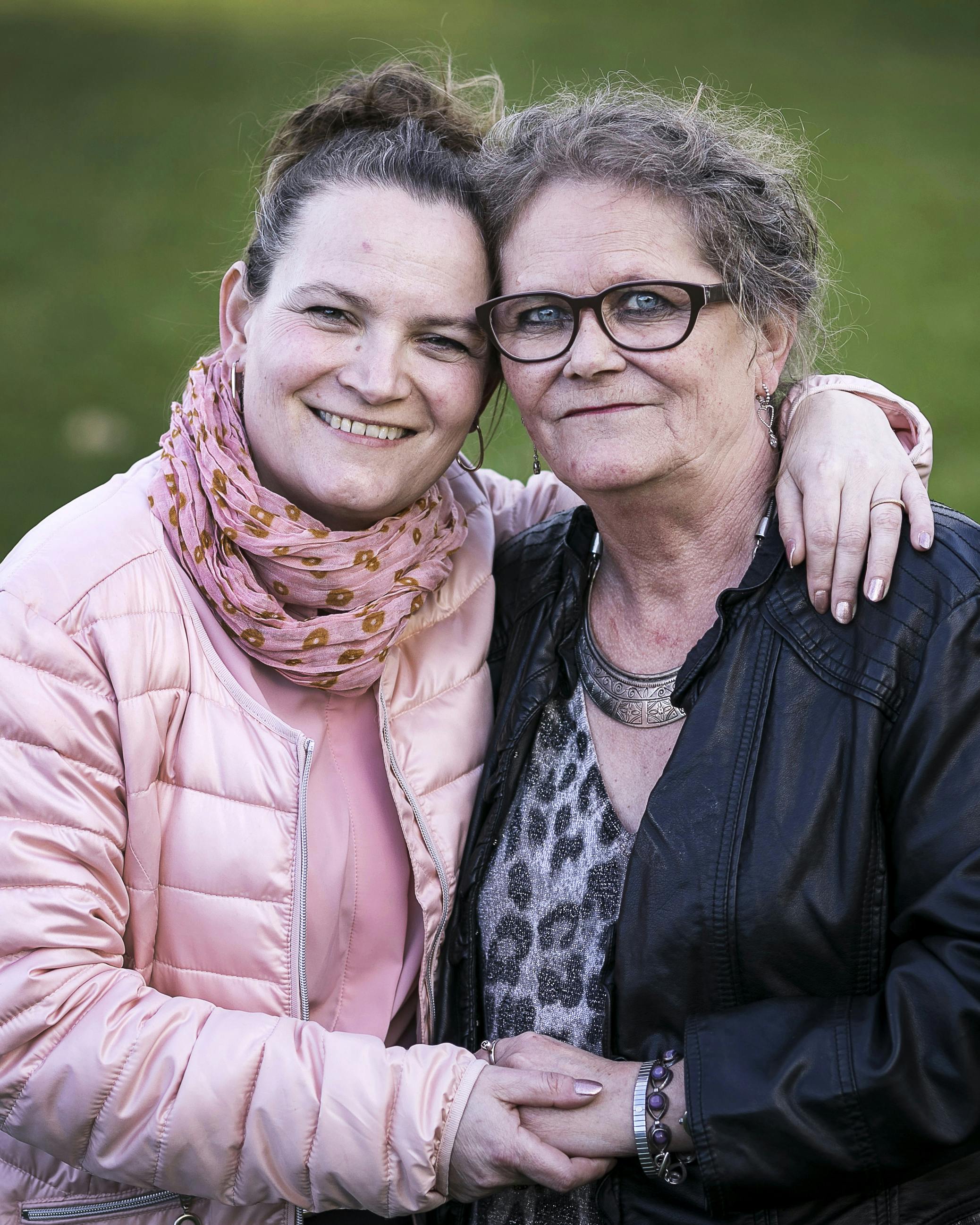 Lenes mor valgte adoption - idag er de genforenet