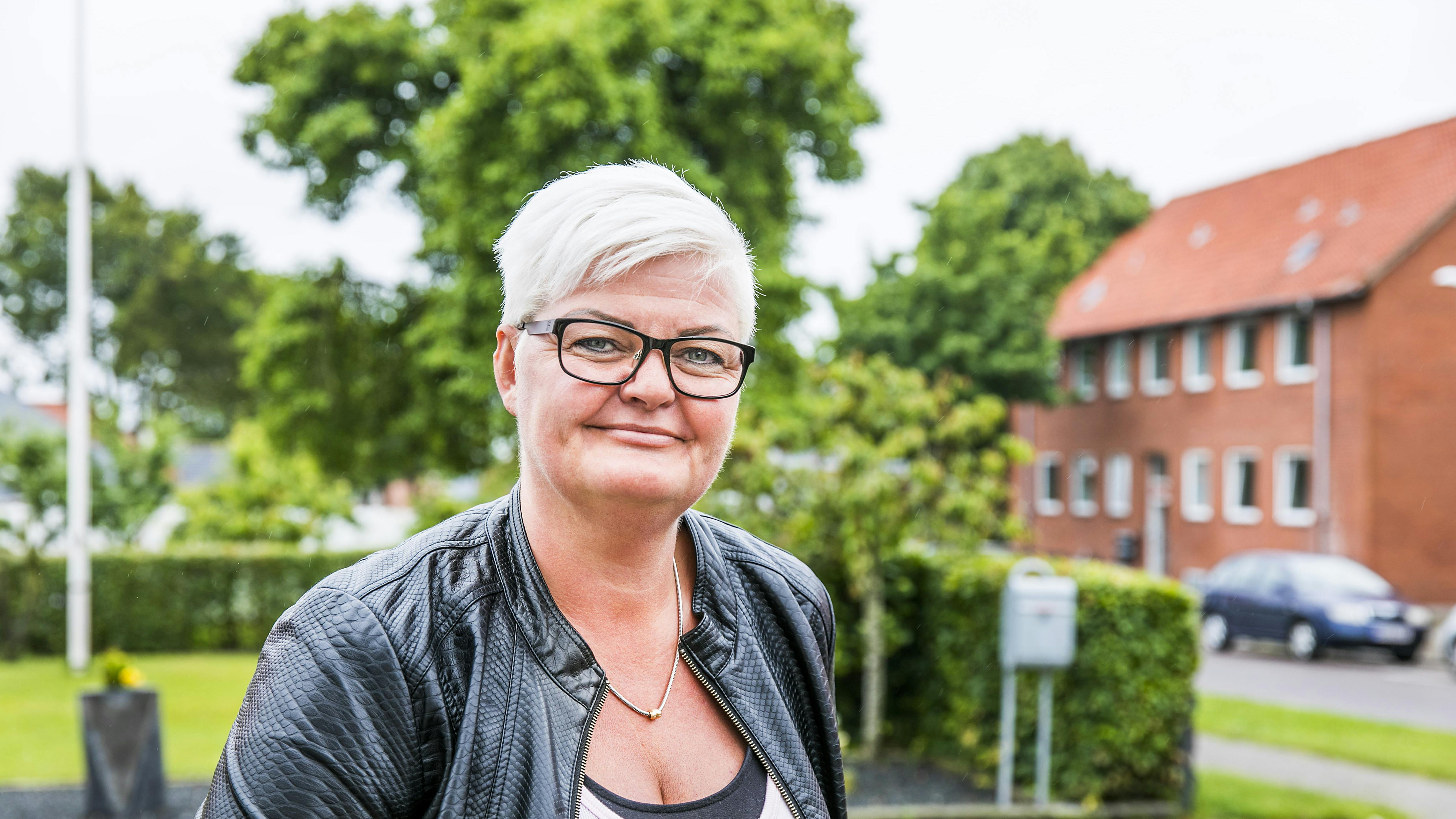 Carina hjælper alle med en sag