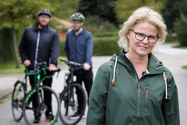 Dame med sin mand og søn