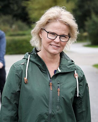 Dame med sin mand og søn