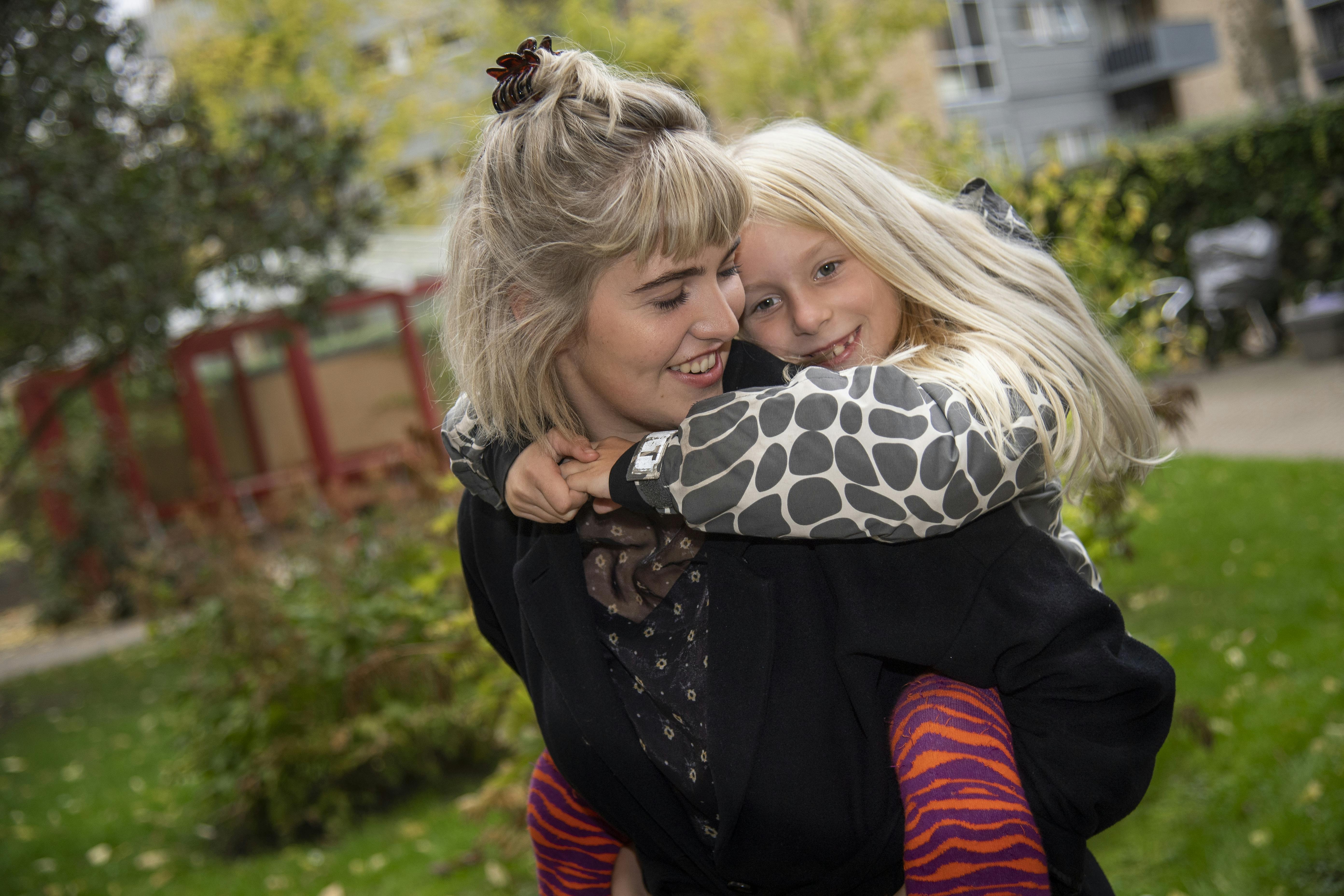 Anne Sophie er børnebuddy for Siri