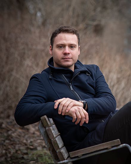 Nu vil han hjælpe andre unge: Thomas havde alle odds imod sig