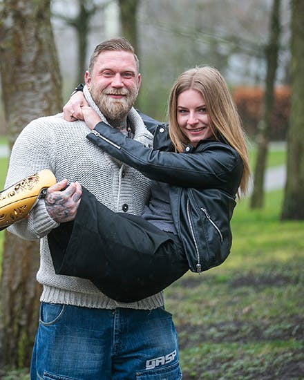 Maria blev født med kun ét ben: Viser stolt sit kunstige ben frem