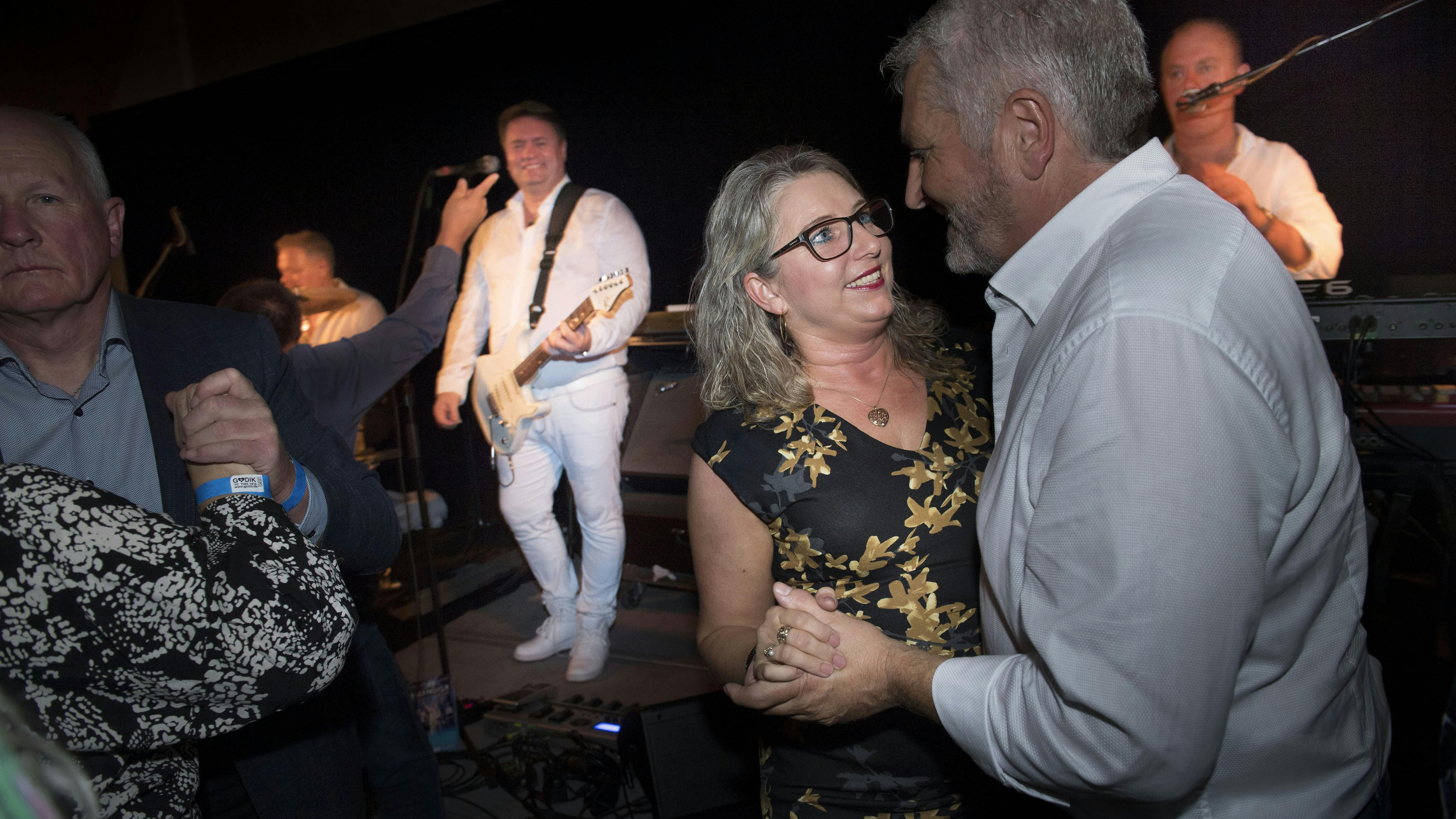 Dans og Sydens sol lindrer Tinas gigtsmerter