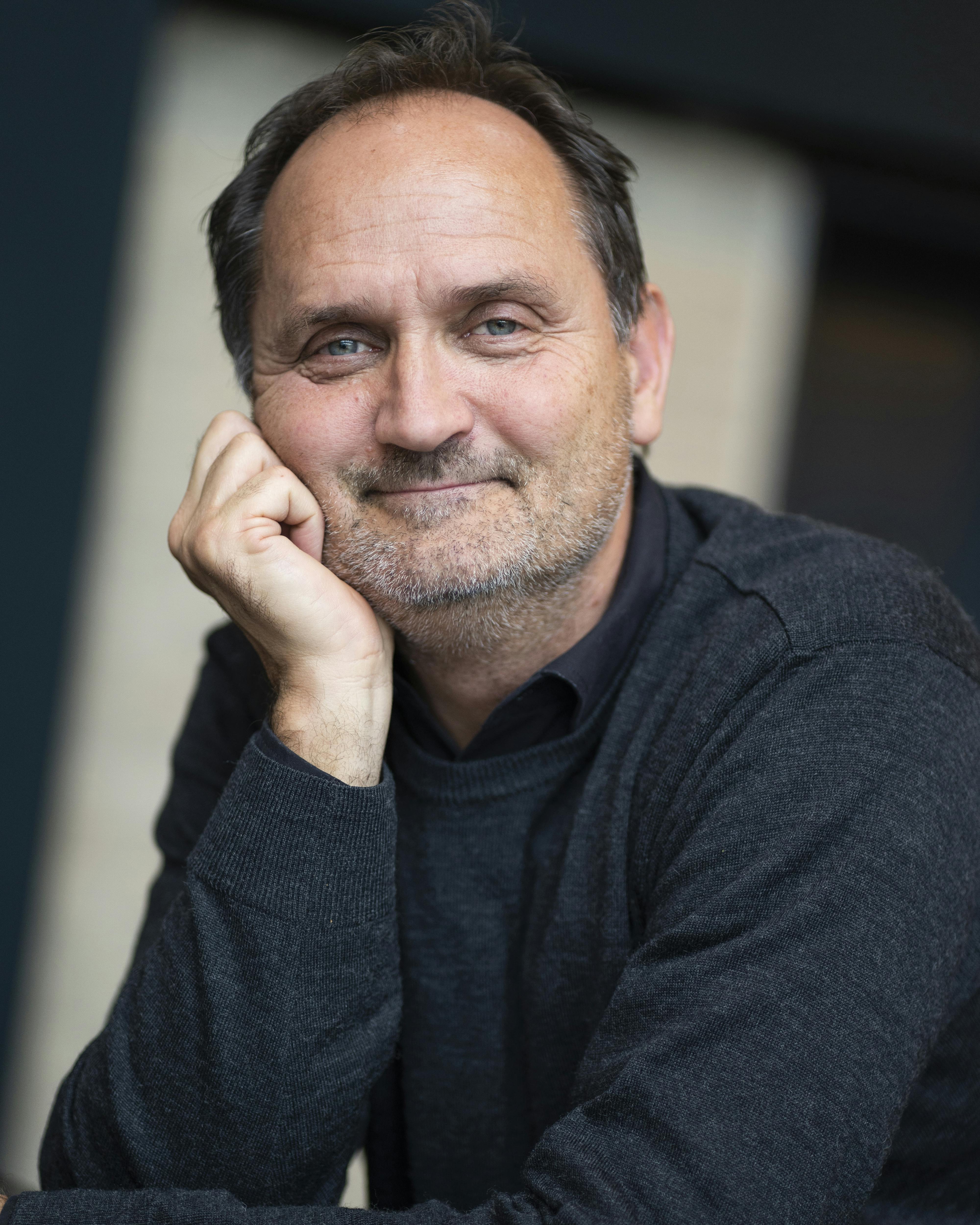 Niels Ellegaard ferierer ofte i Spanien, hvor han tit bliver taget for at være spanier