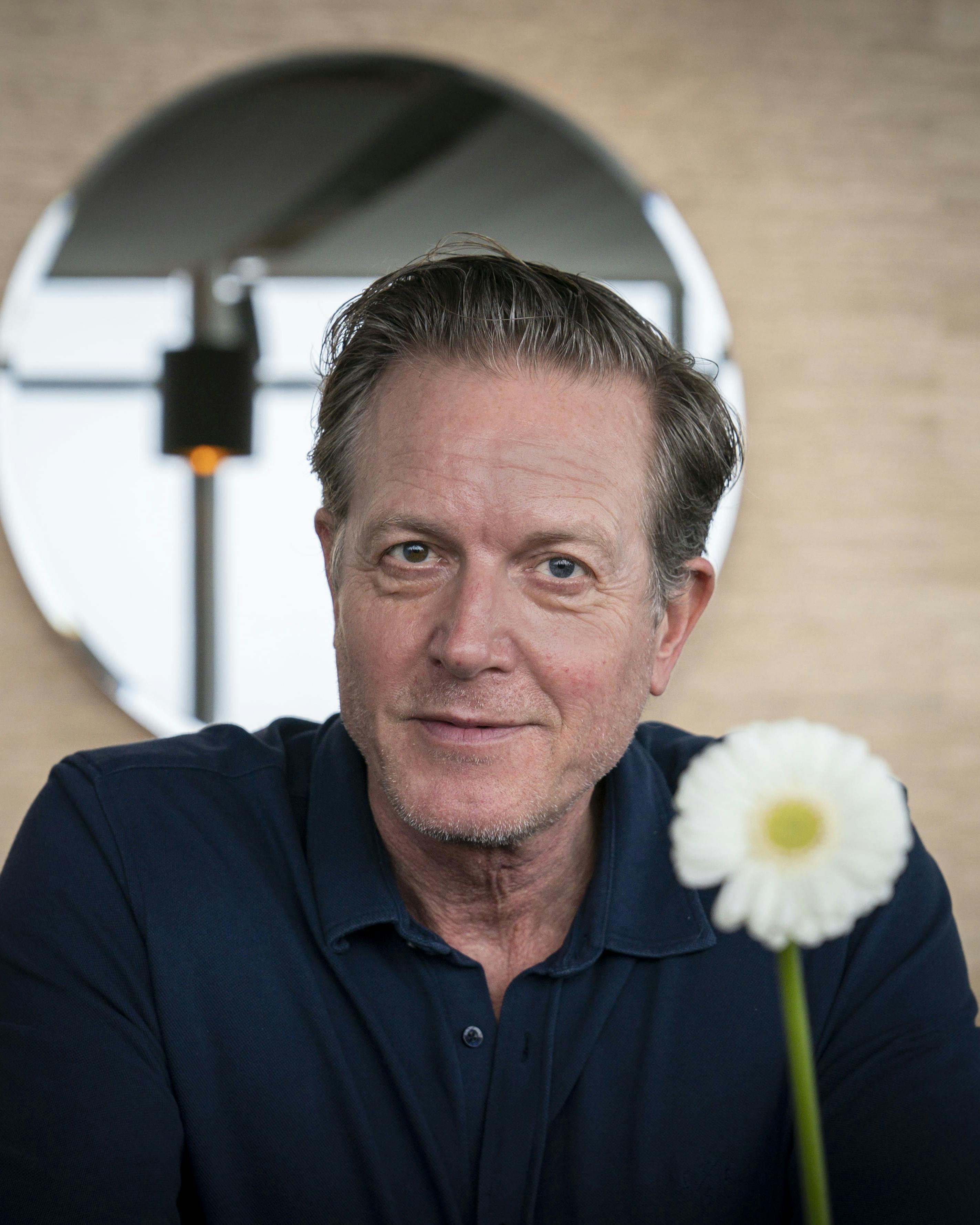 Mit liv føles ekstremt meningsfuldt, siger skuespiller Peter Mygind til Familie Journal