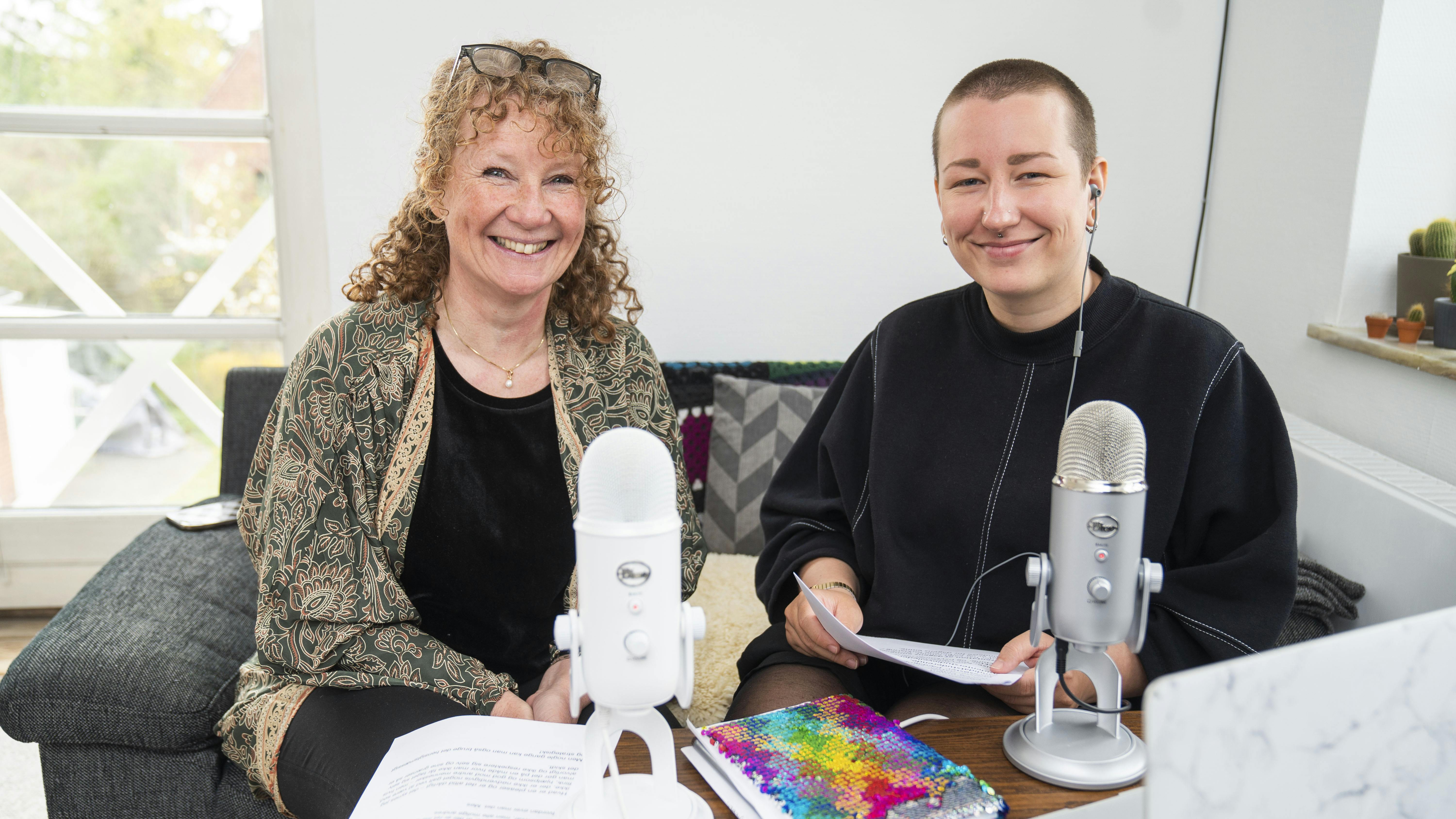 Mor og datter laver podcast sammen
