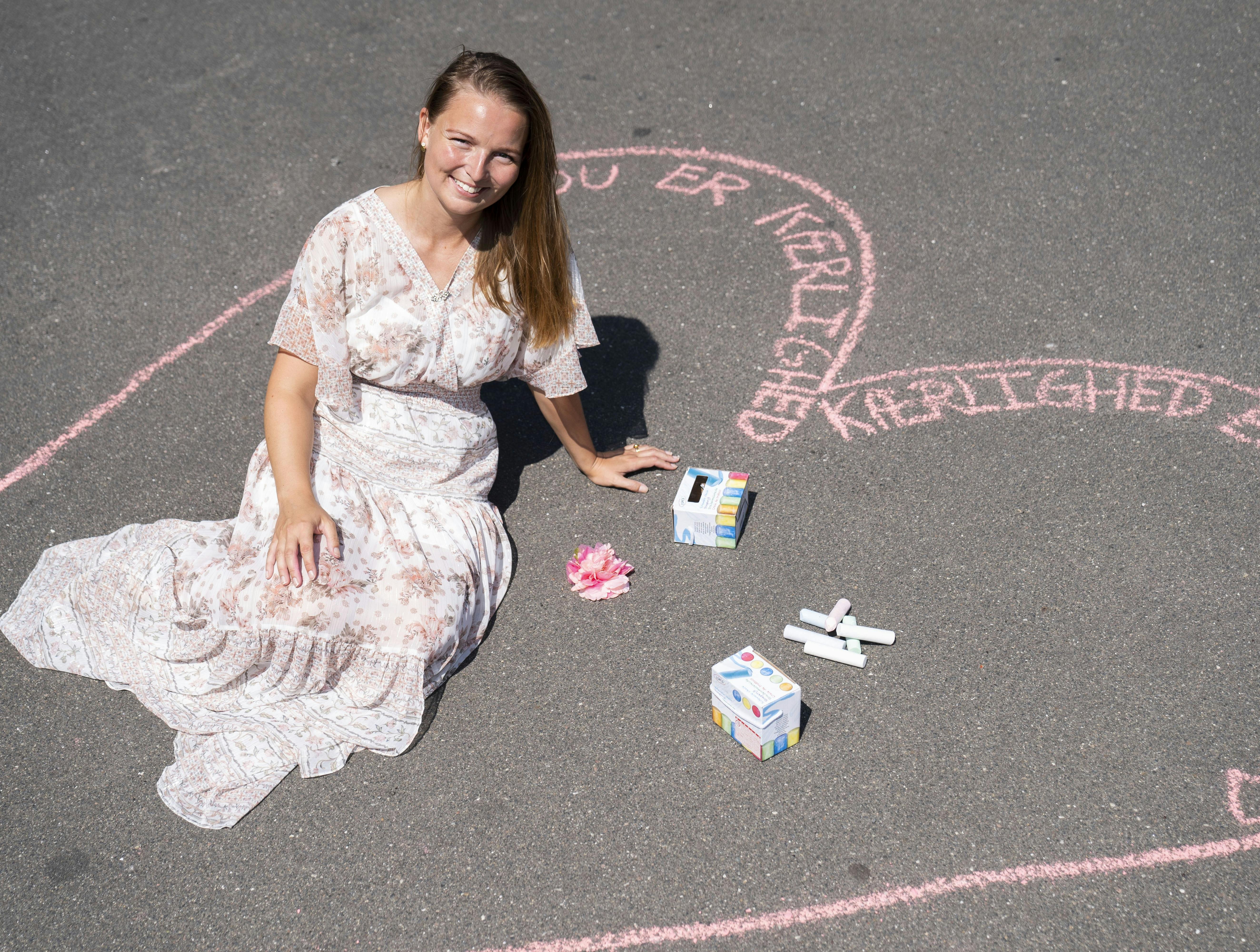 Ambassadør for kærlighed og lykke: Kamilla spreder glæde på gadeplan