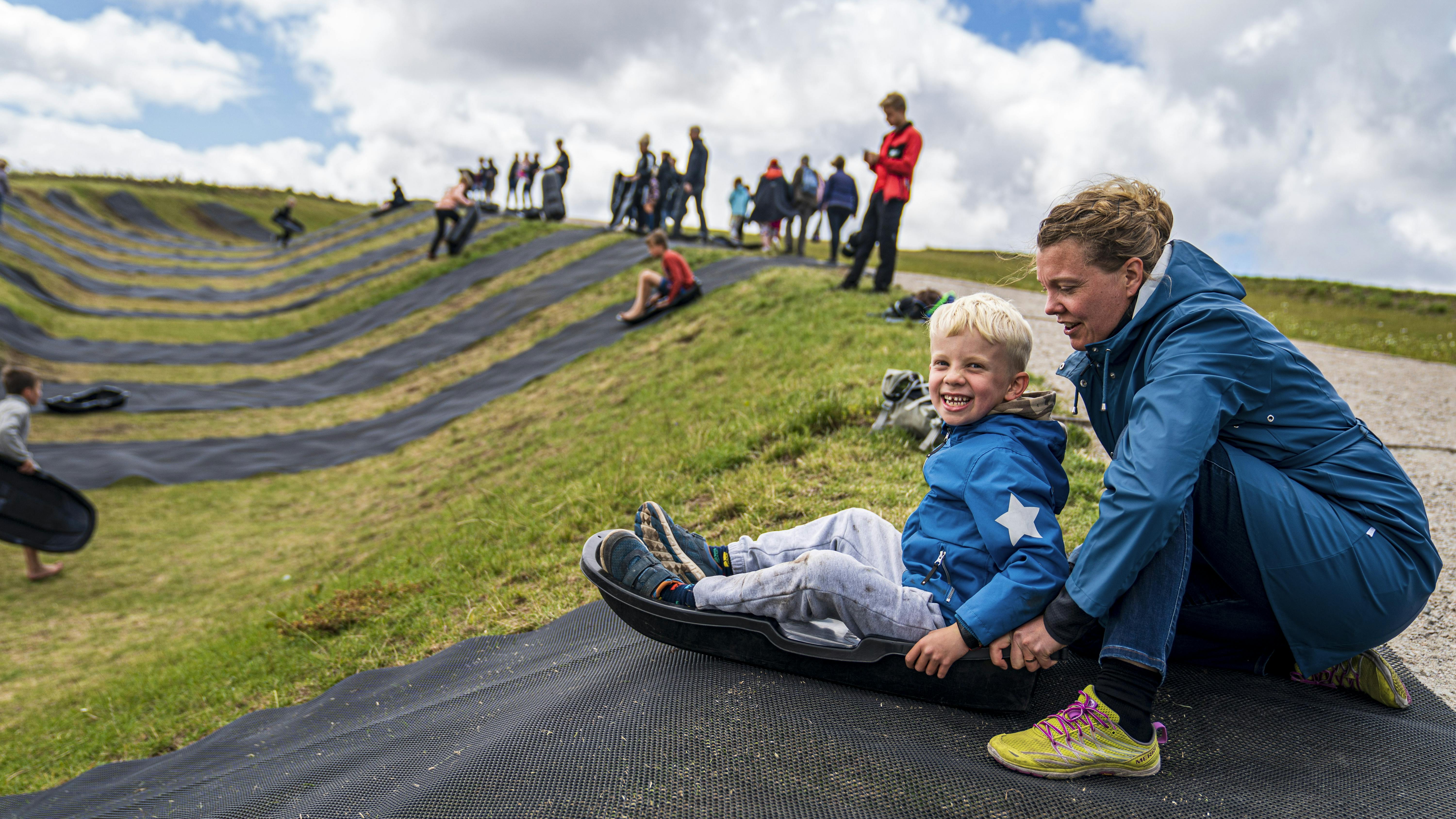 Familie Journal har besøgt Danmarks nye oplevelsescenter Naturkraft ved Ringkøbing, hvor alle aldersgrupper både kan lege og lære