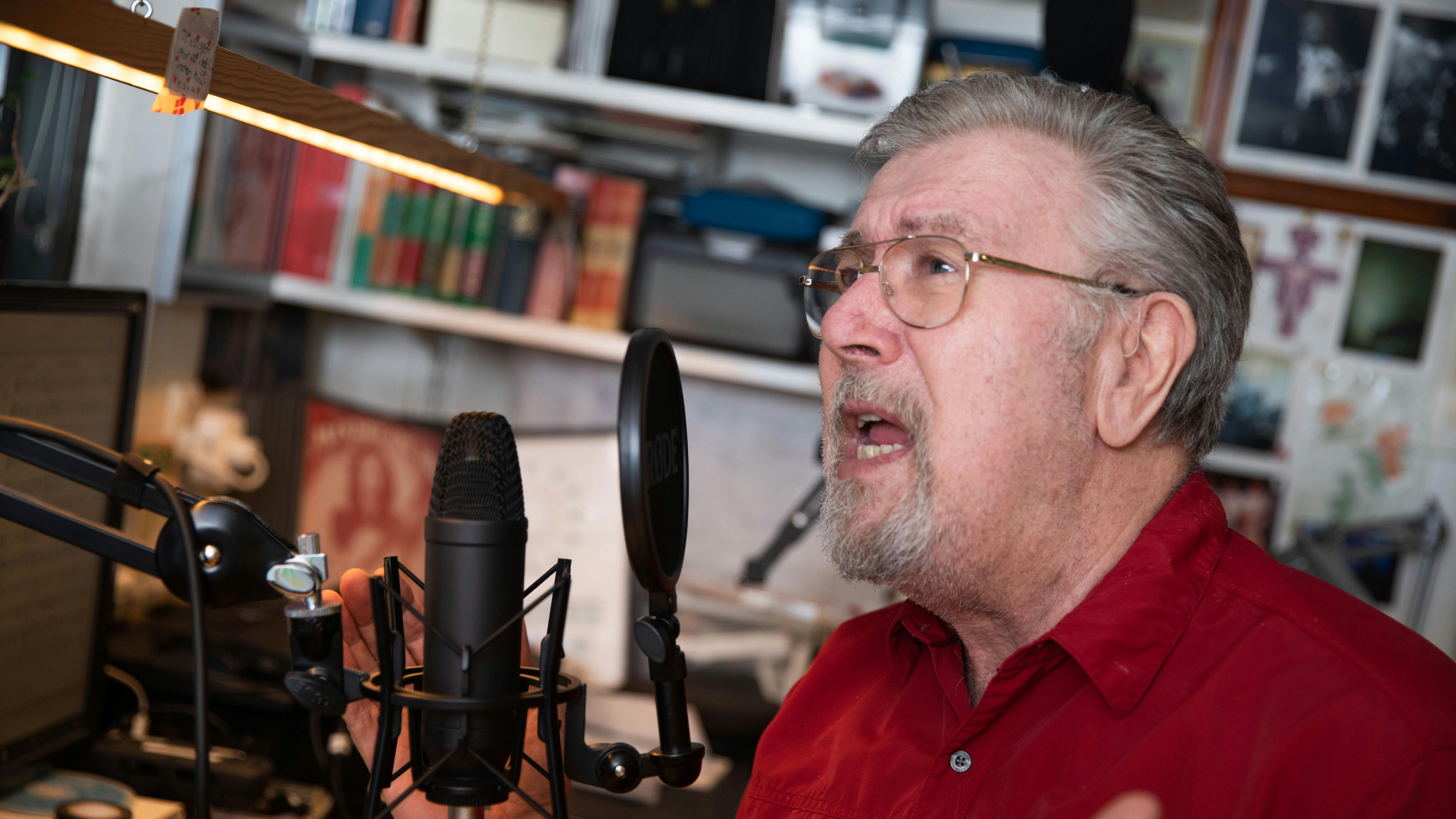 Den tidligere pilot og helt Stefan G. Rasmussen er nu en knivskarp crooner.