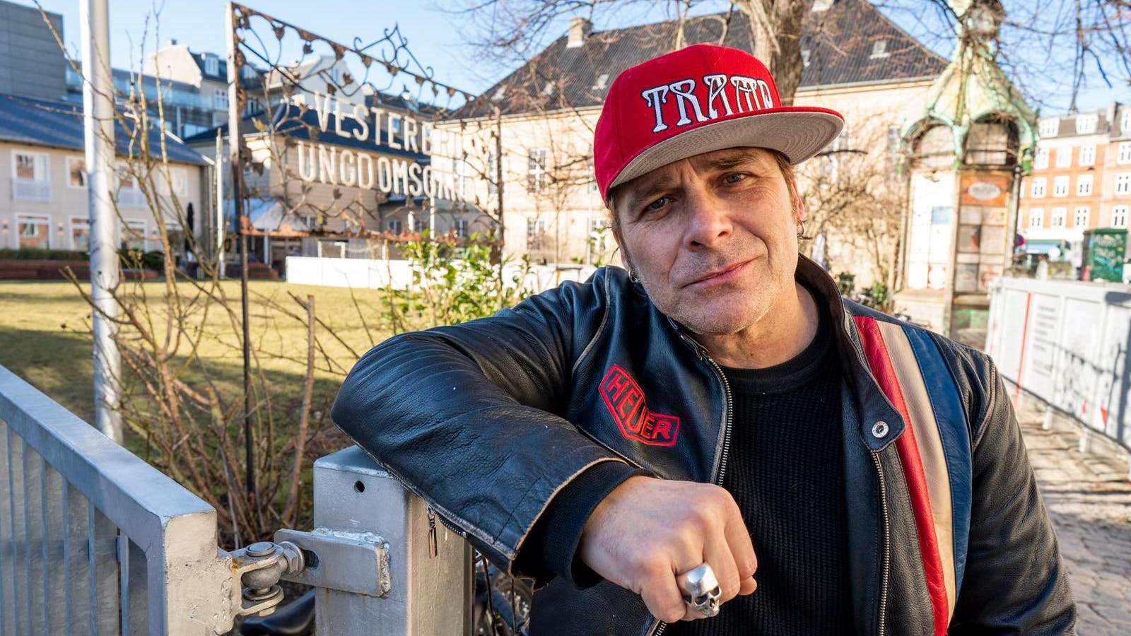 Min kontrakt med musikken er for livstid, siger sangeren Mike Tramp.