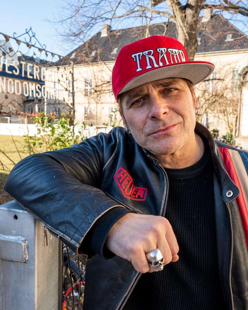 Min kontrakt med musikken er for livstid, siger sangeren Mike Tramp.