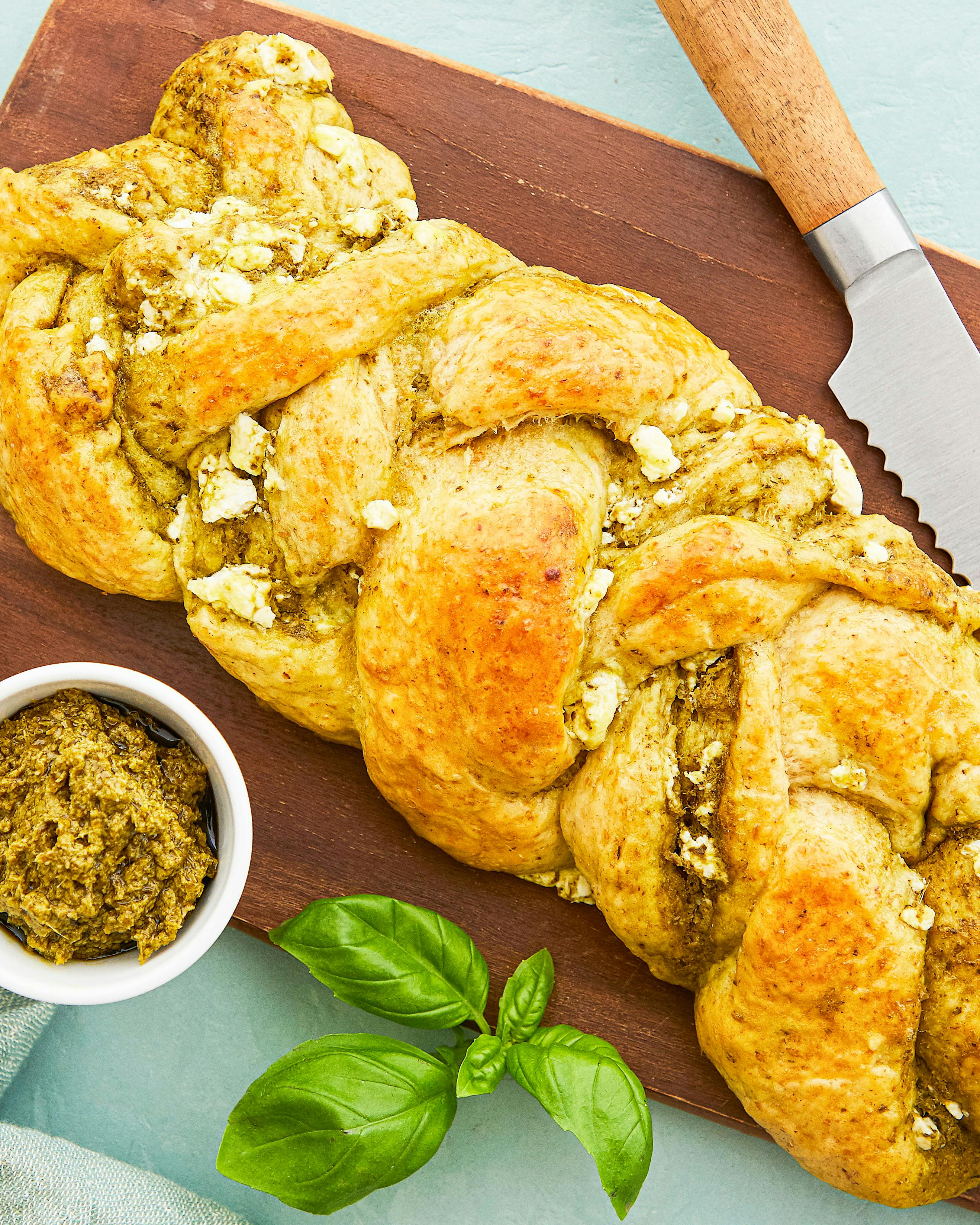 https://imgix.familiejournal.dk/media/article/2207_madbroed_pesto_feta.jpg