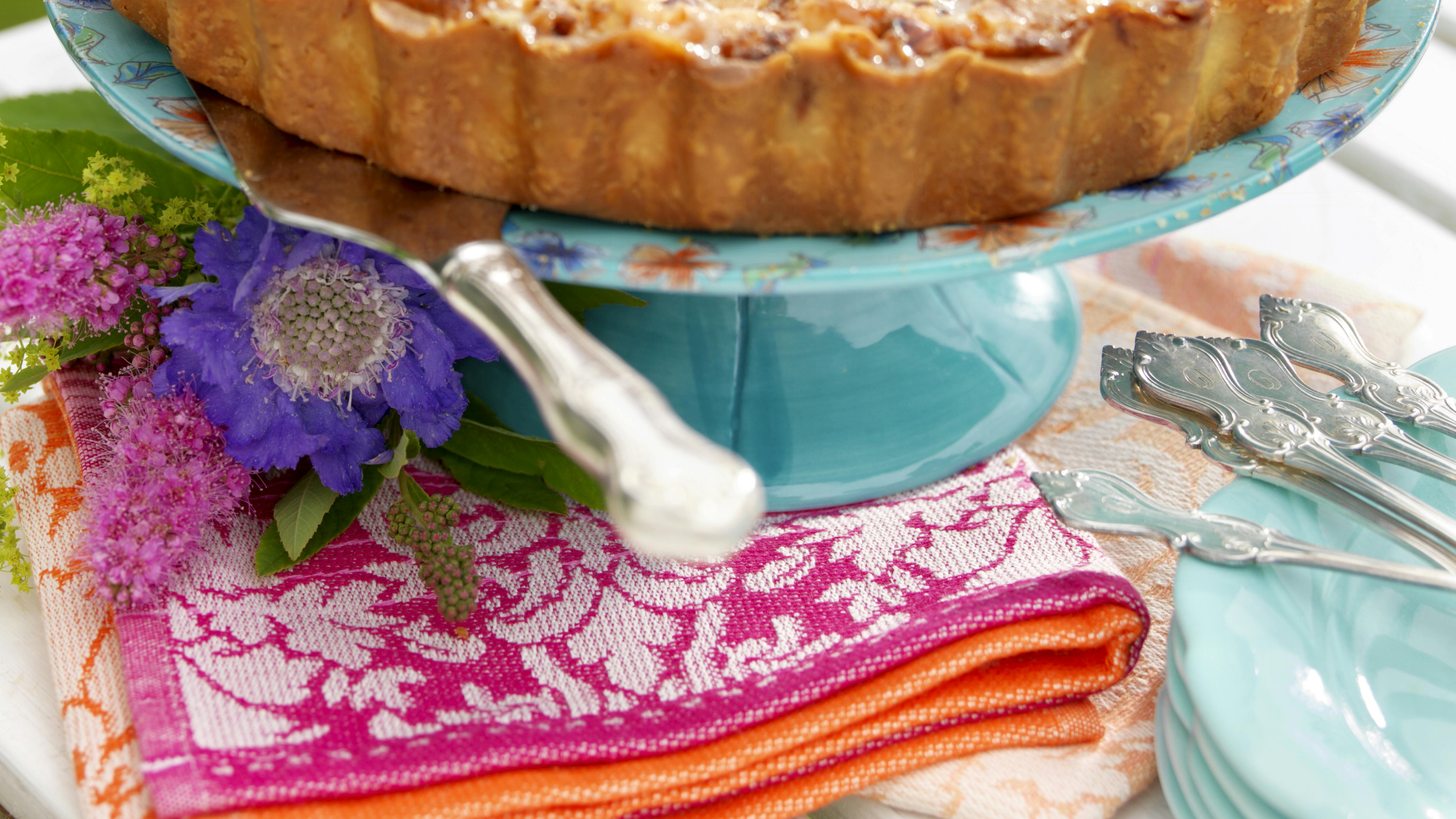 Tærte med blommer og mazarin