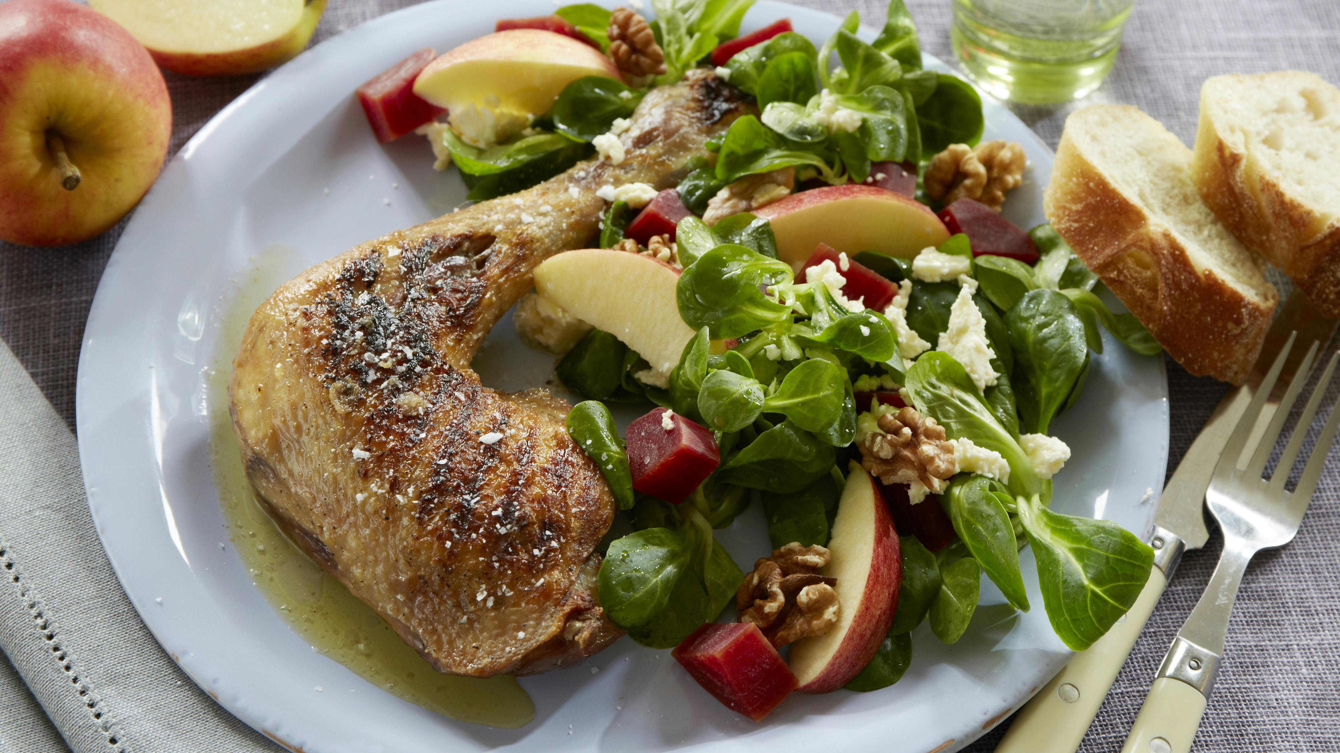 Lækker kylling med små rødbeder og feldsalat til