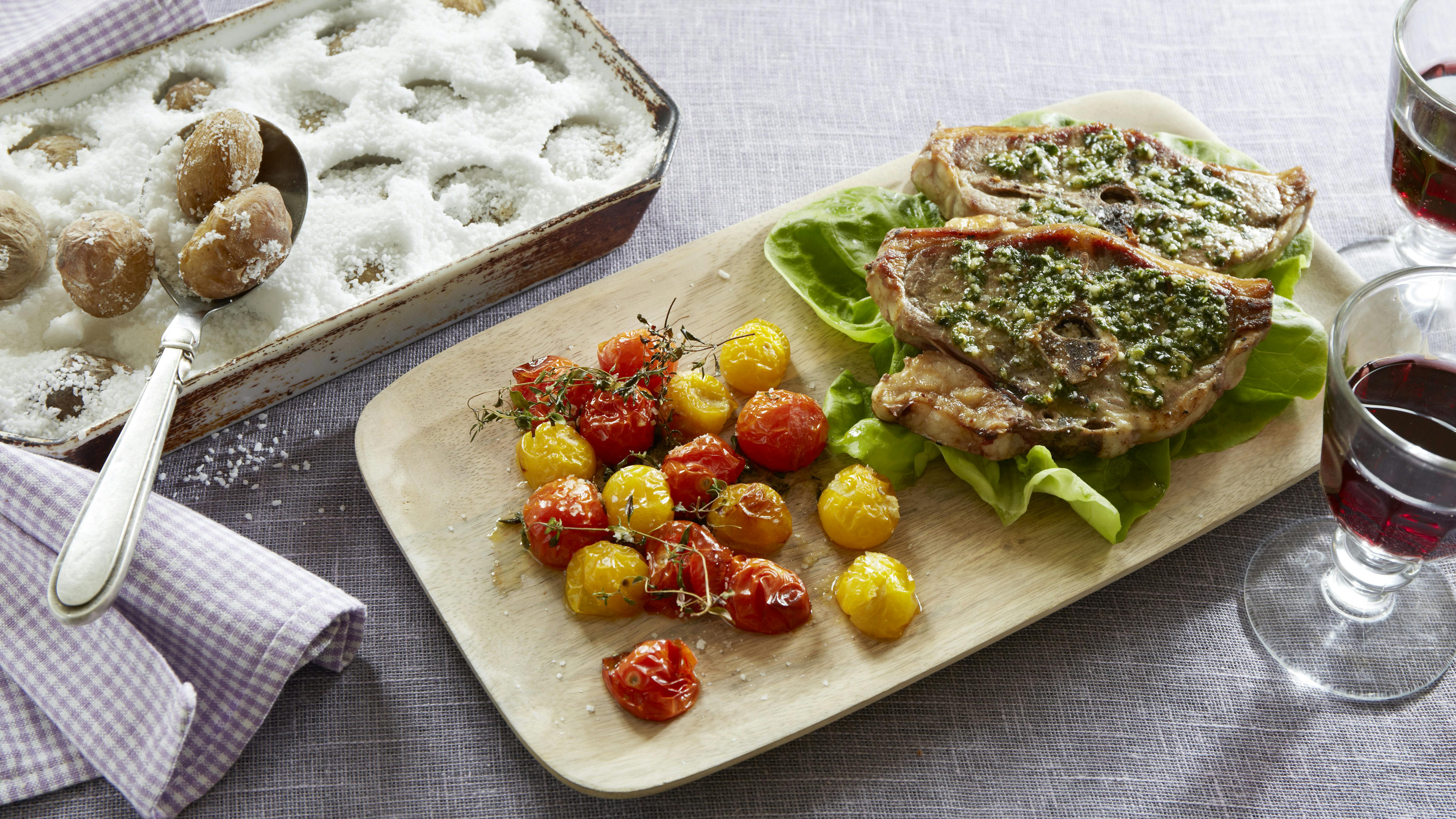 Lammekoteletter med saltbagte kartofler