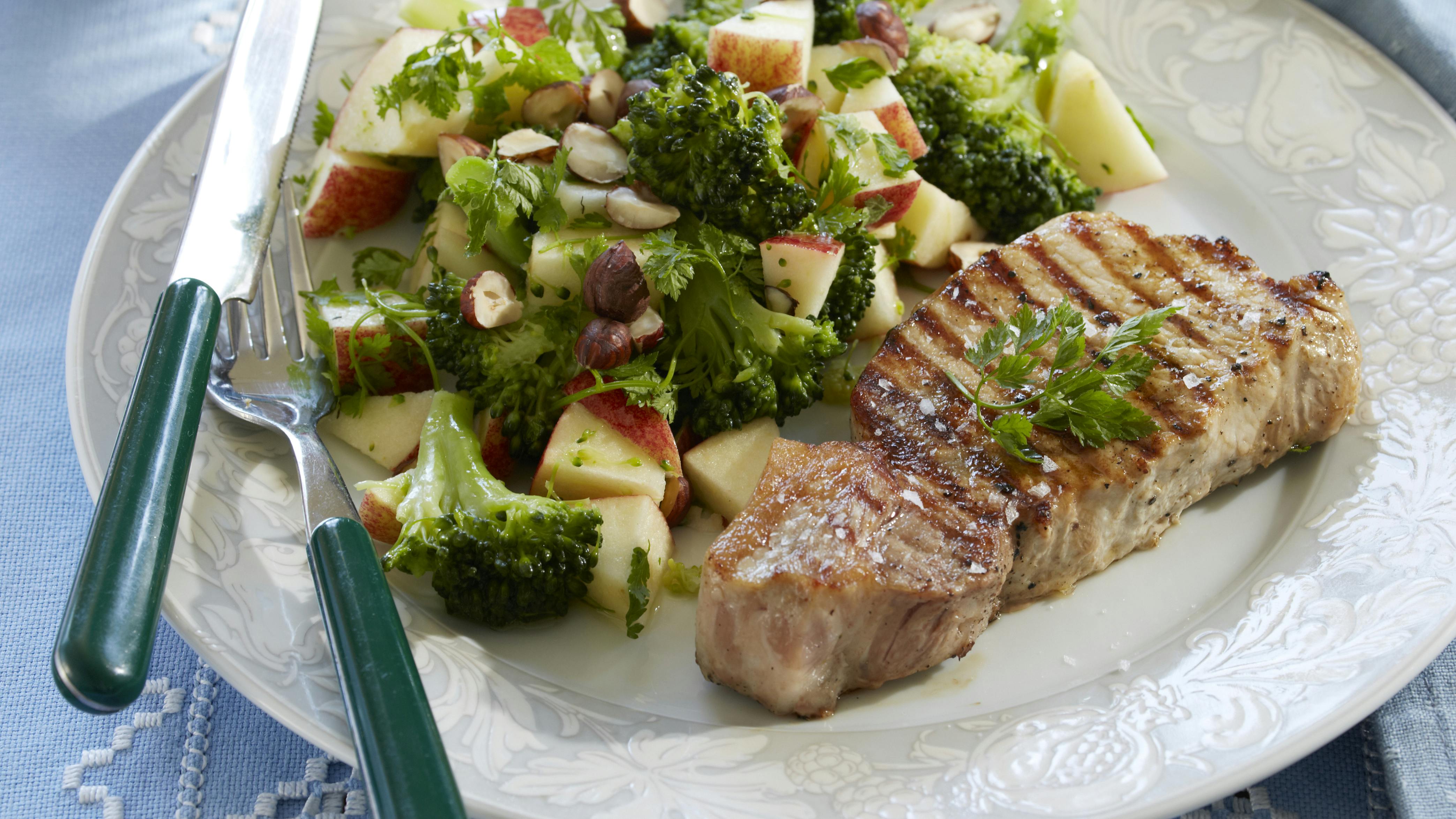 Koteletter med æblesalat