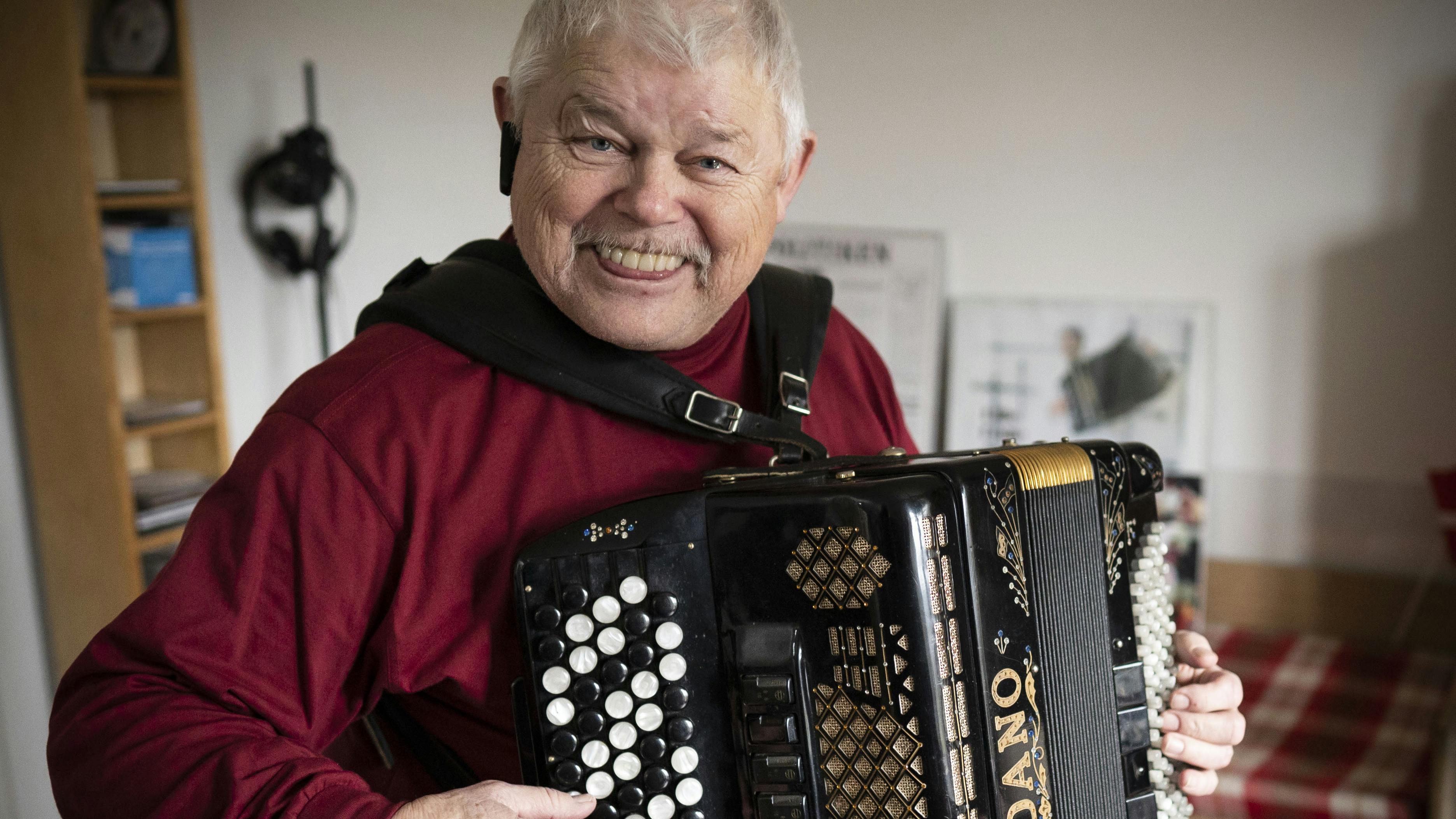 Det kører fortsat for sangeren og harmonikaspilleren Lille Palle med efternavnet Andersen.