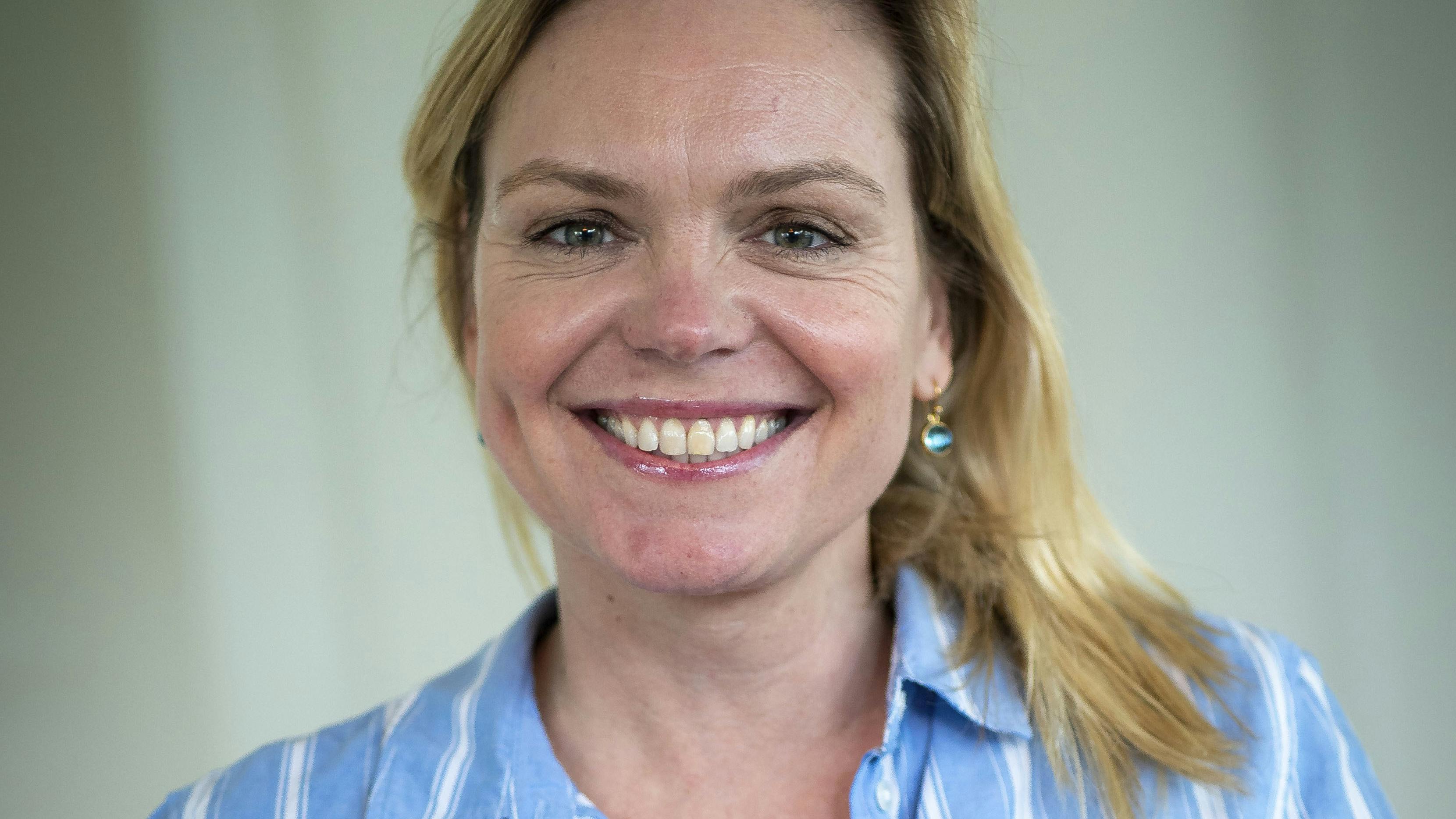 Karin Heurlin har altid digtet historier og kalder sig historiefortæller, er til daglig journalist og skriver tillige romaner