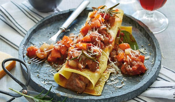 Åben lasagne med kyllingeragout
