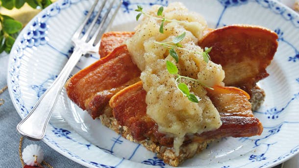 æbleflæsk med kompot på rugbrød