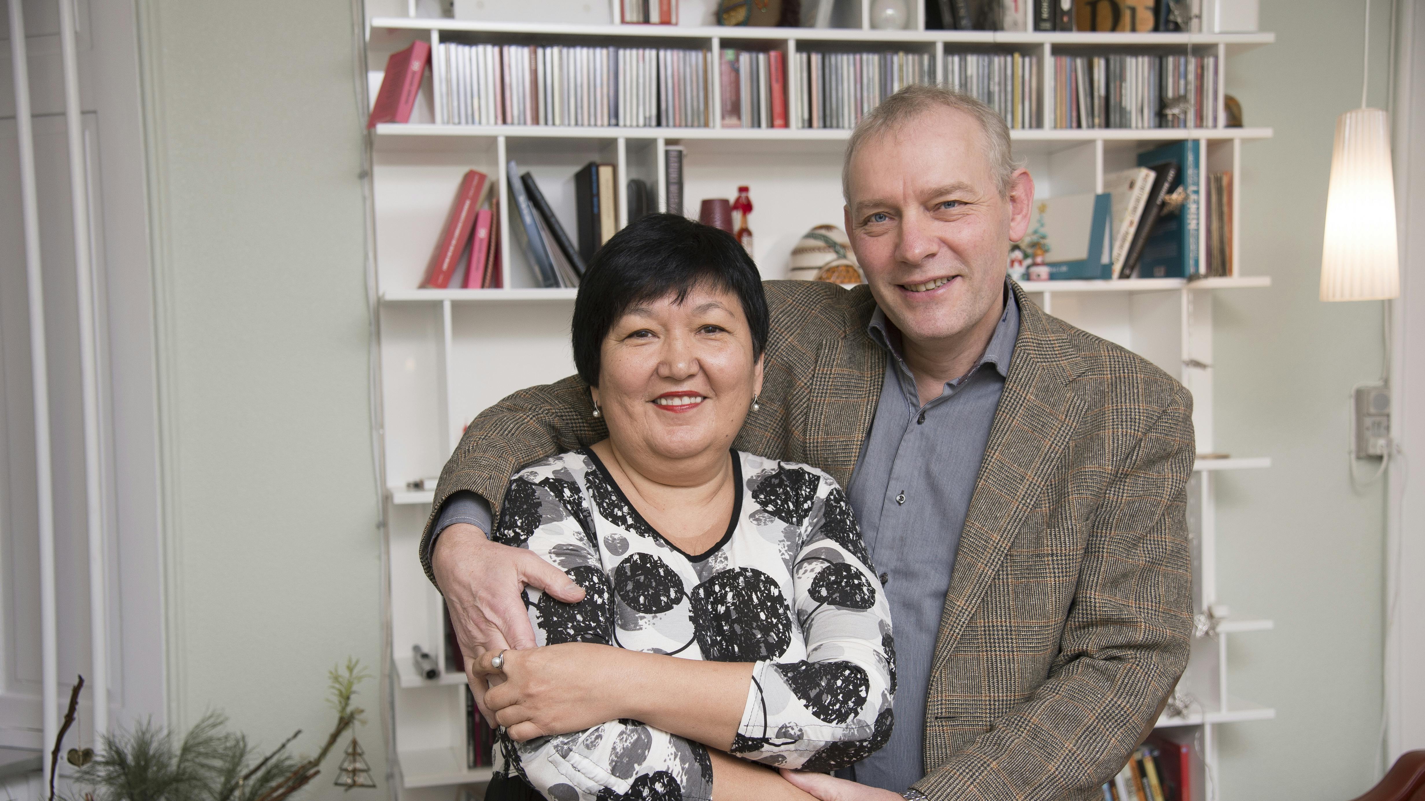 Alma og Jan måtte opgive at gifte sig. Mange år senere genforenes de, og kærligheden er den samme.