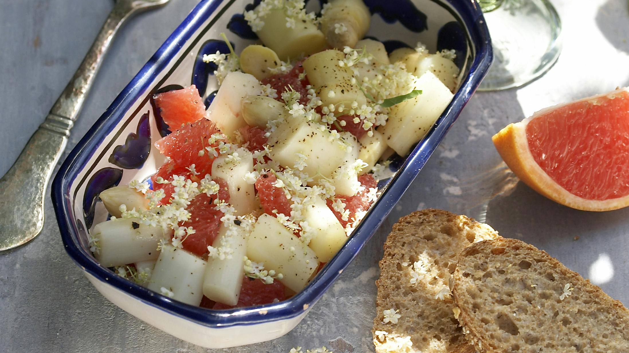 Lækker salat med asparges og grapefrugt