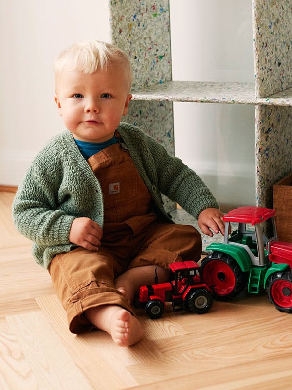 Strikkeopskrift: Grøn babycardigan