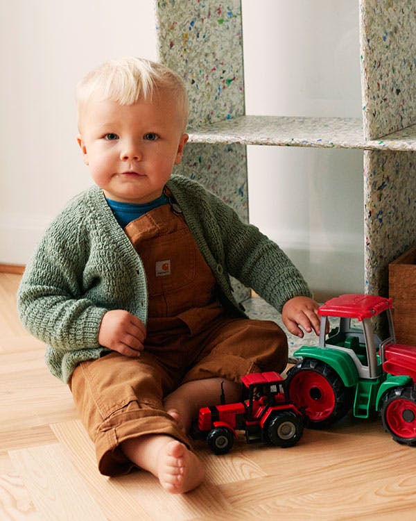 Strikkeopskrift: Grøn babycardigan