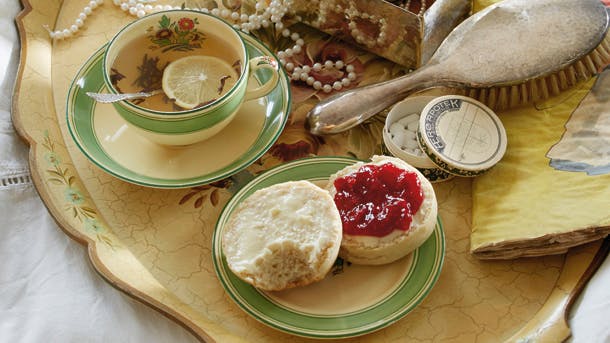 Morgenmad til fruerne- boller og marmelade