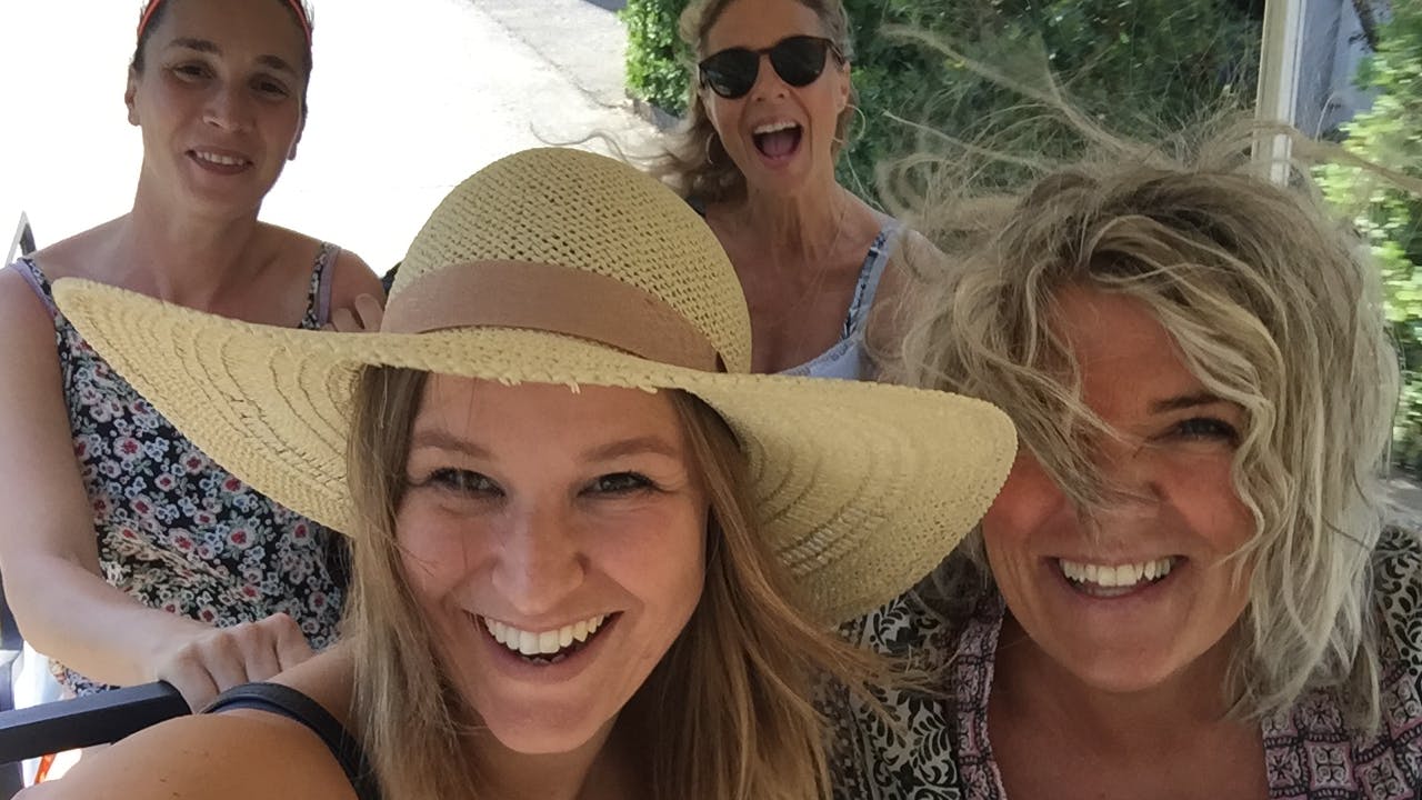 badetøj bag kameraet