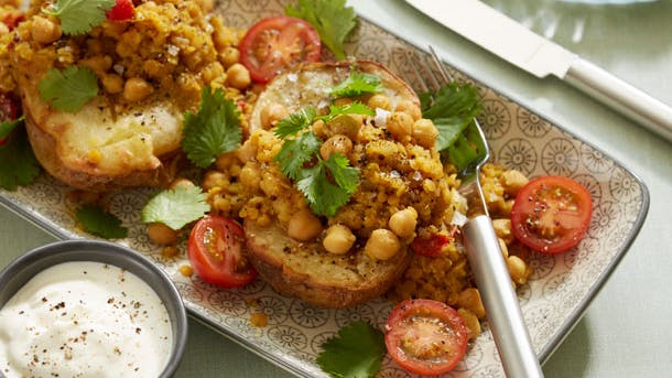 Bagte kartofler med linsefyld