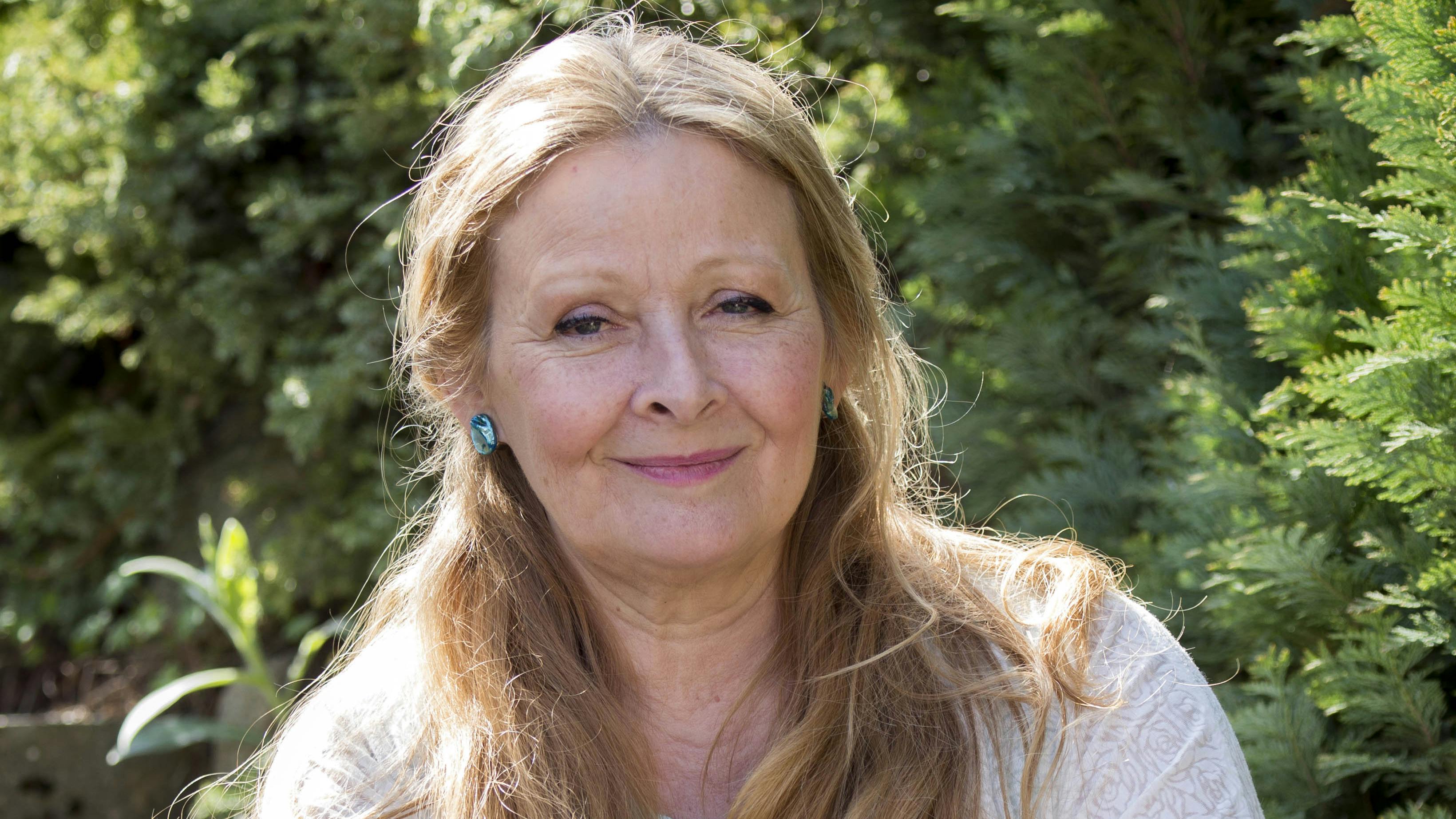 Inge-Marie Nielsen, tidligere sangerinde i Dræsinebanden, har udgivet sit soloalbum nummer 2 under titlen "Inge-Marie synger Grete Klitgaard, og Johan Isbrand fra Familie Journal har talt med hende.