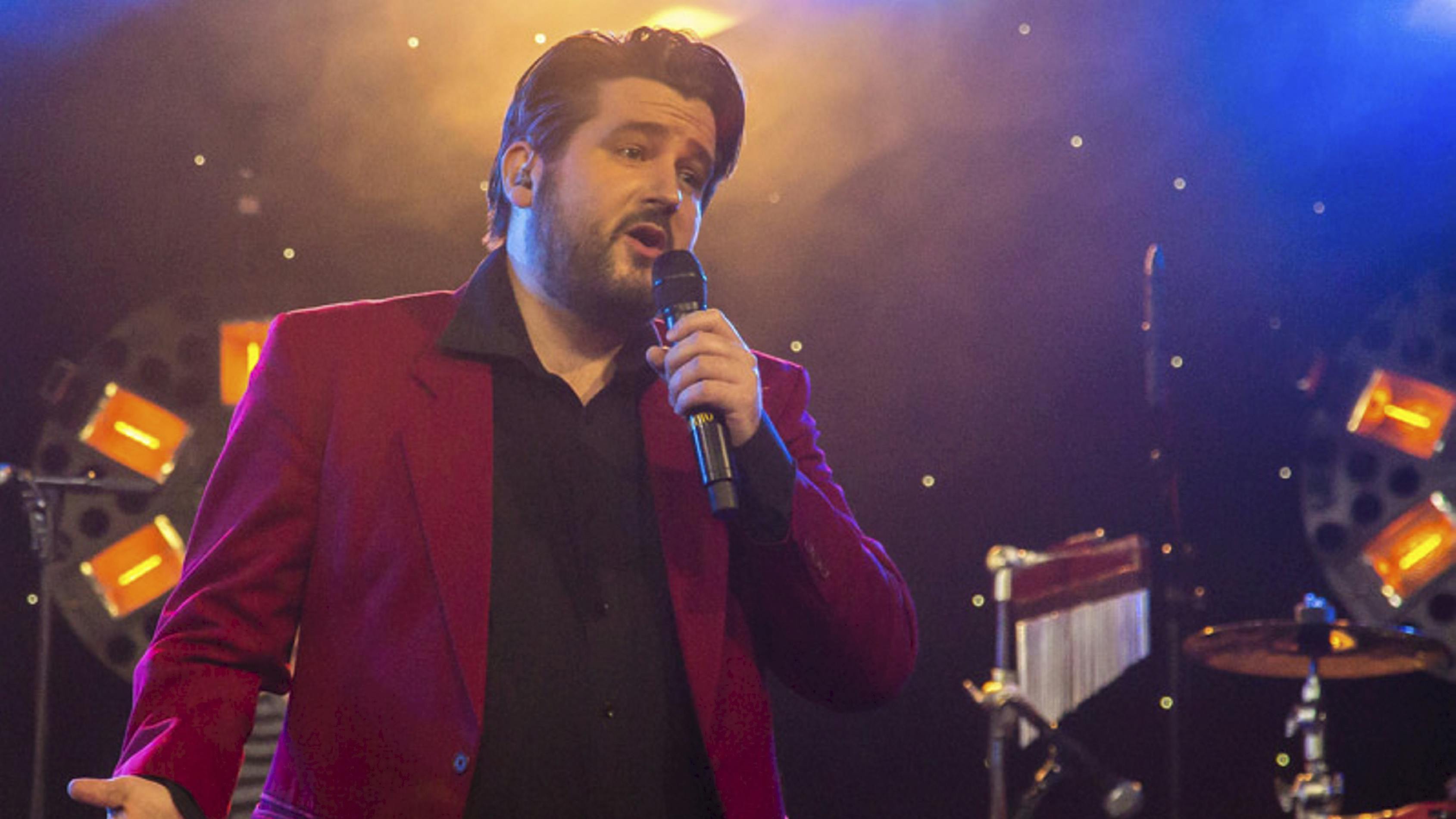 Benjamin Lundberg har et mandelgavetip i ærmet