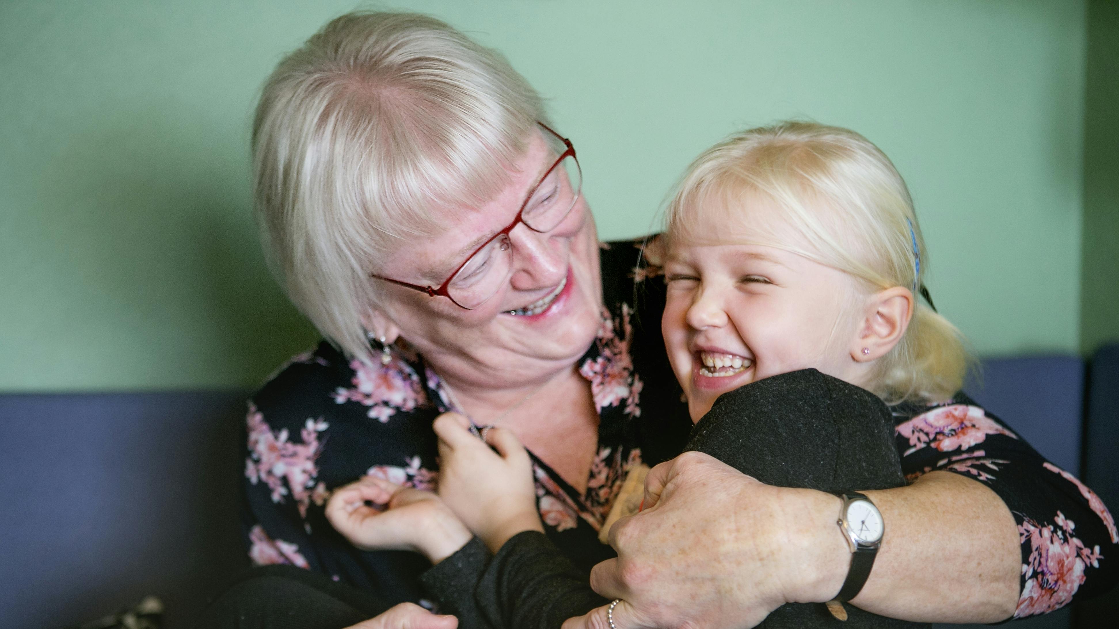 Rita er blevet bedstemor for Aura ?? selv om de ikke er i familie