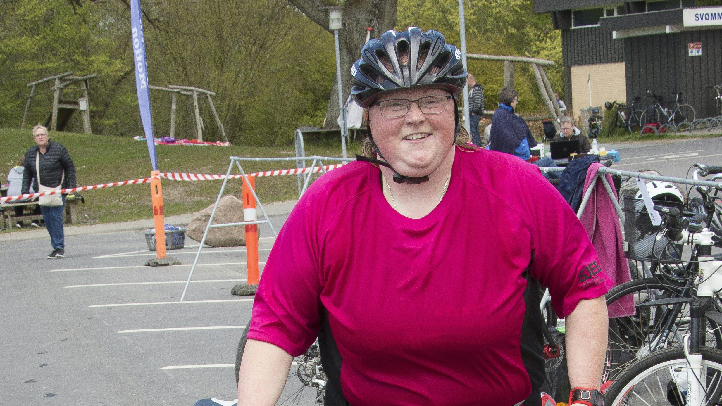Dame med cykel - triatlon for overvægtige