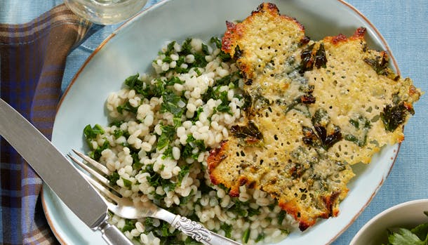 Bygotto med grønkål og parmesanchips 