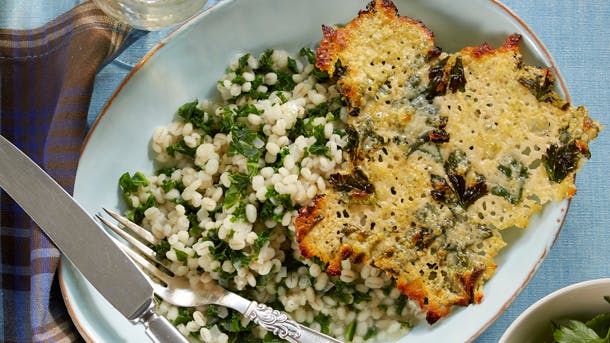 Bygotto med grønkål og parmesanchips